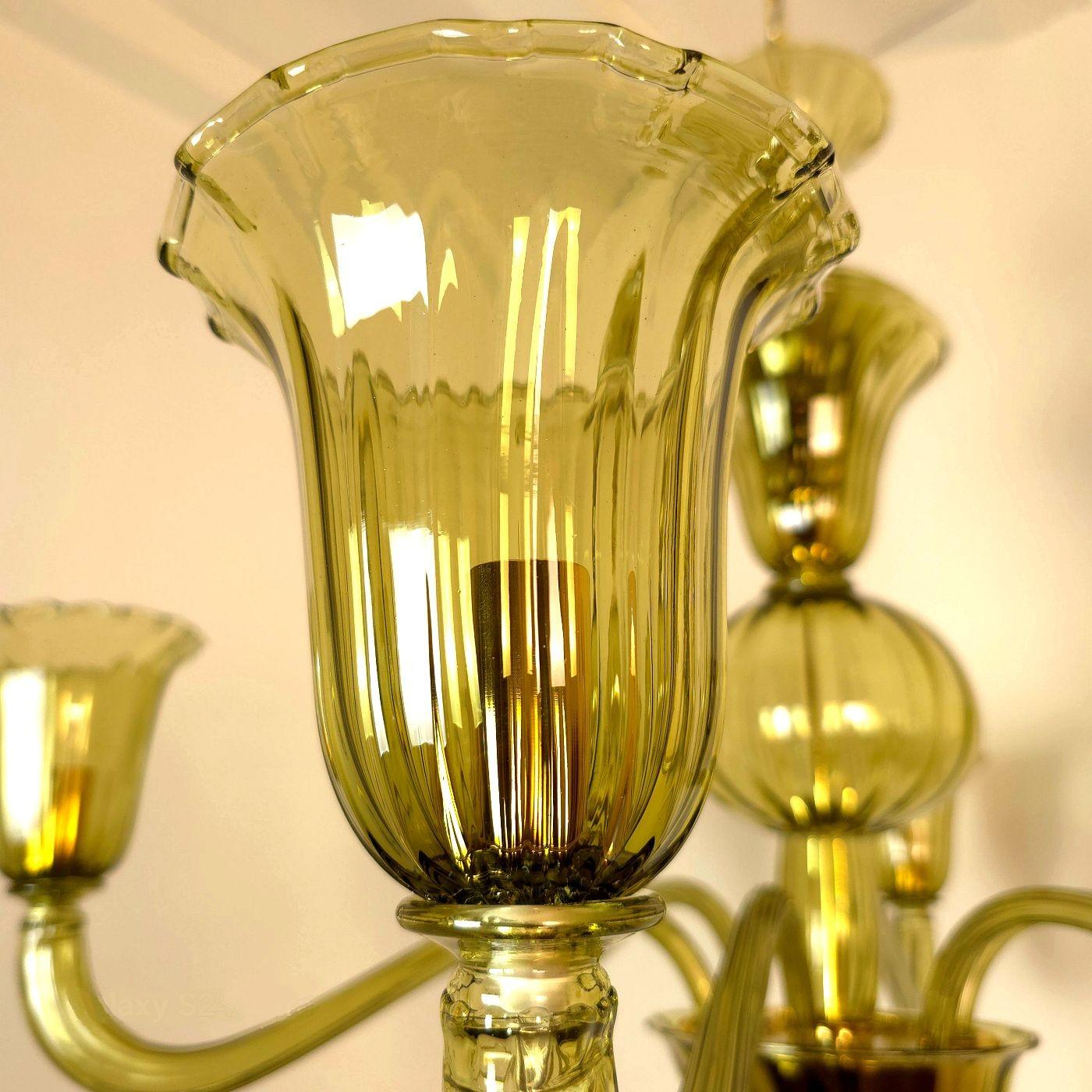 Lámpara de cristal de Murano verde oliva en venta 2