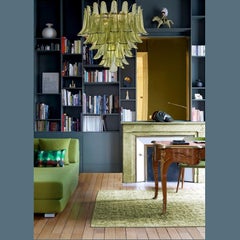 Olivgrüner Kronleuchter aus Muranoglas mit Blütenblättern