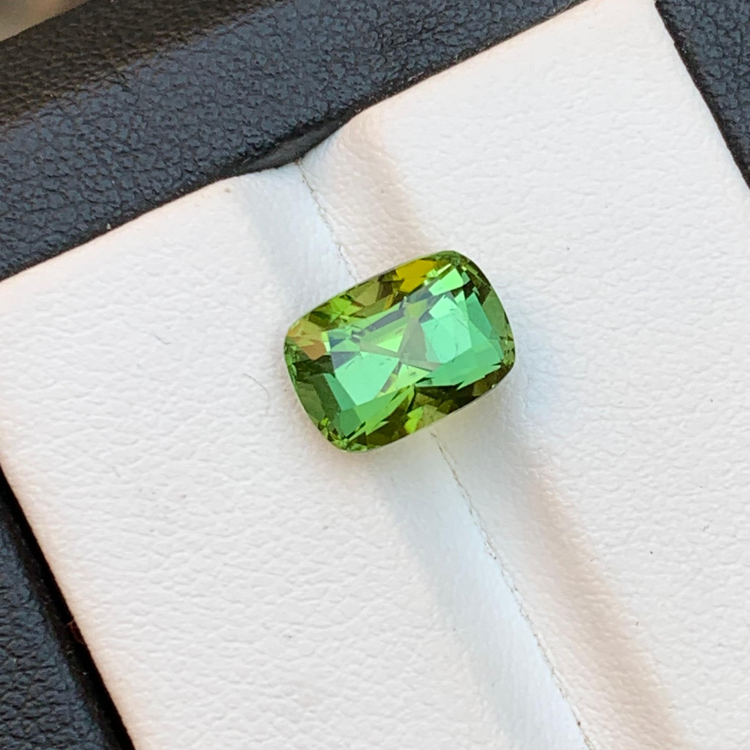 Olivgrüner, natürlicher Turmalin, loser Edelstein für Ring, oder jede andere Schmuckfassung - Kissenschliff aus Kunar Afghanistan!!!

💎 EDELSTEINART: Turmalin
⚖️ GEWICHT: 3,45 Karat
🪚 FORM & SCHNITT: Kissenschliff
📏 GRÖSSE (MM): 7,12 x 9,95 x