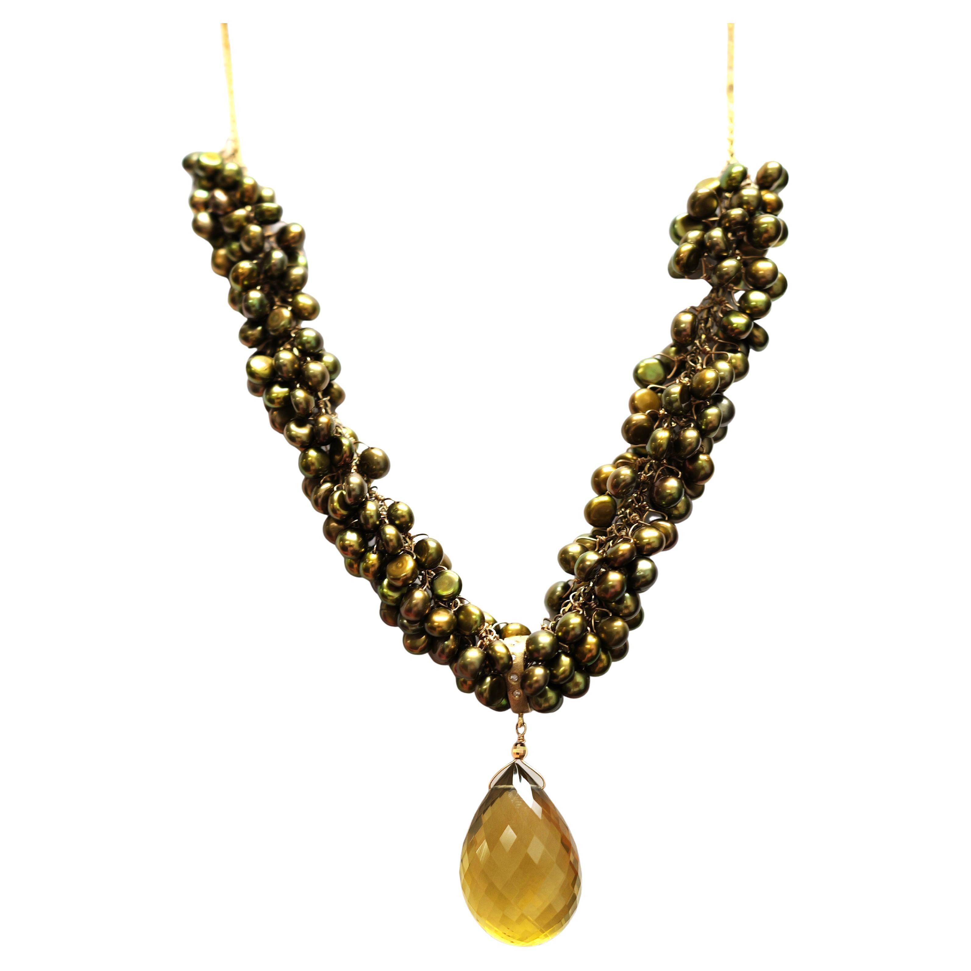 Artigiano Collana Paradizia con perle verde oliva, citrino limone e diamanti in vendita