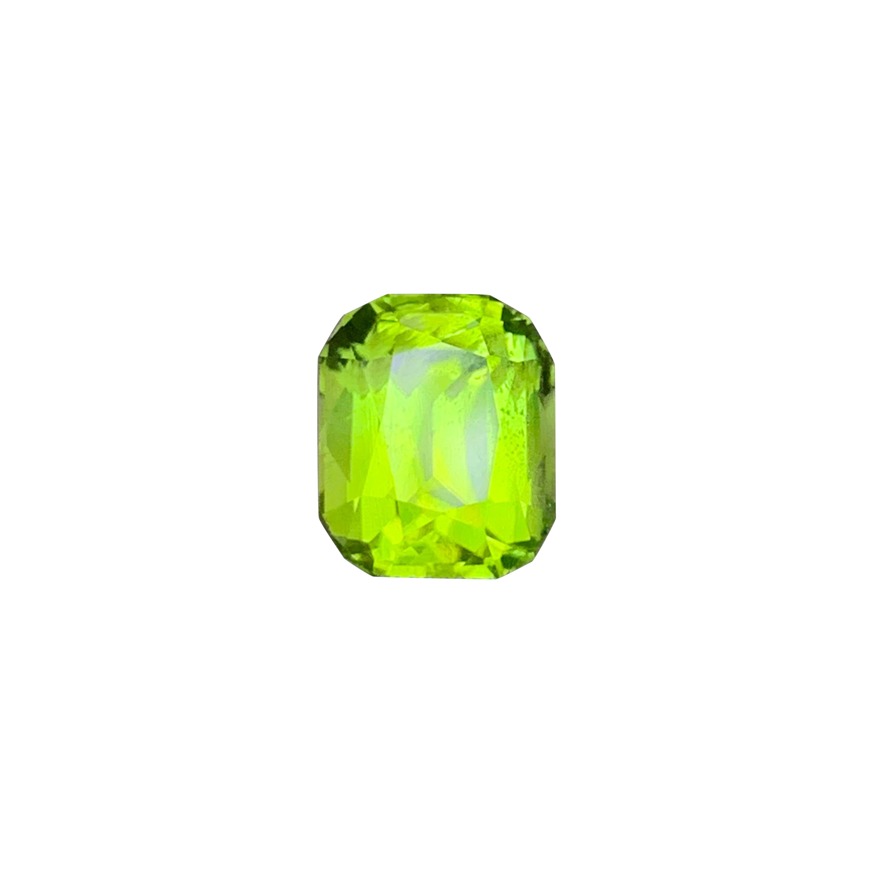 Olive Green Peridot Cushion Cut Loose Natural Gemstone for Fine Jewellery For Sale