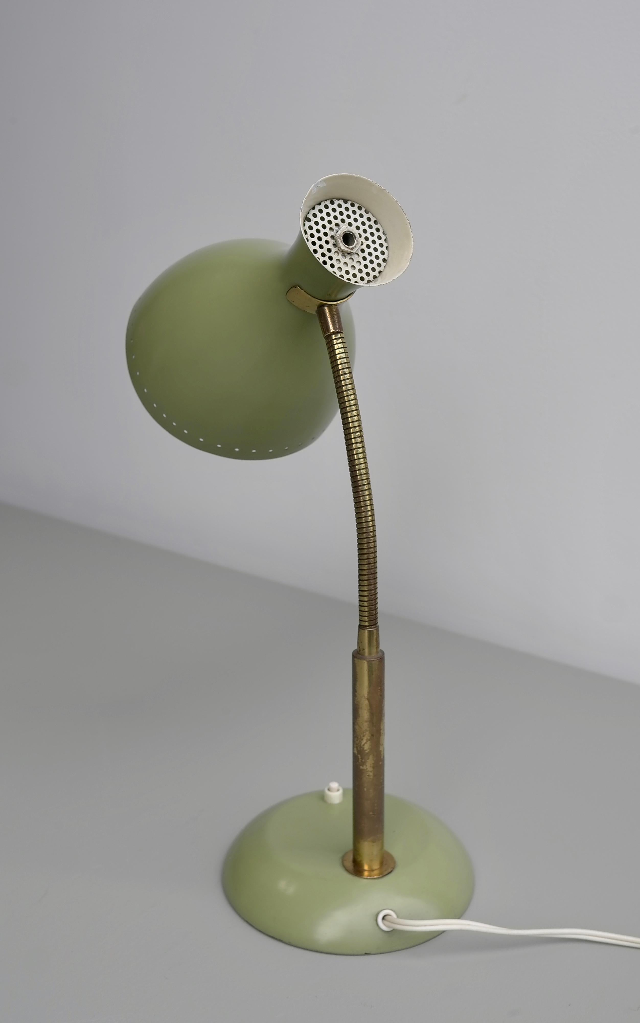 Olive green table lamp with brass details, Italy 1950's In Good Condition For Sale In Den Haag, NL