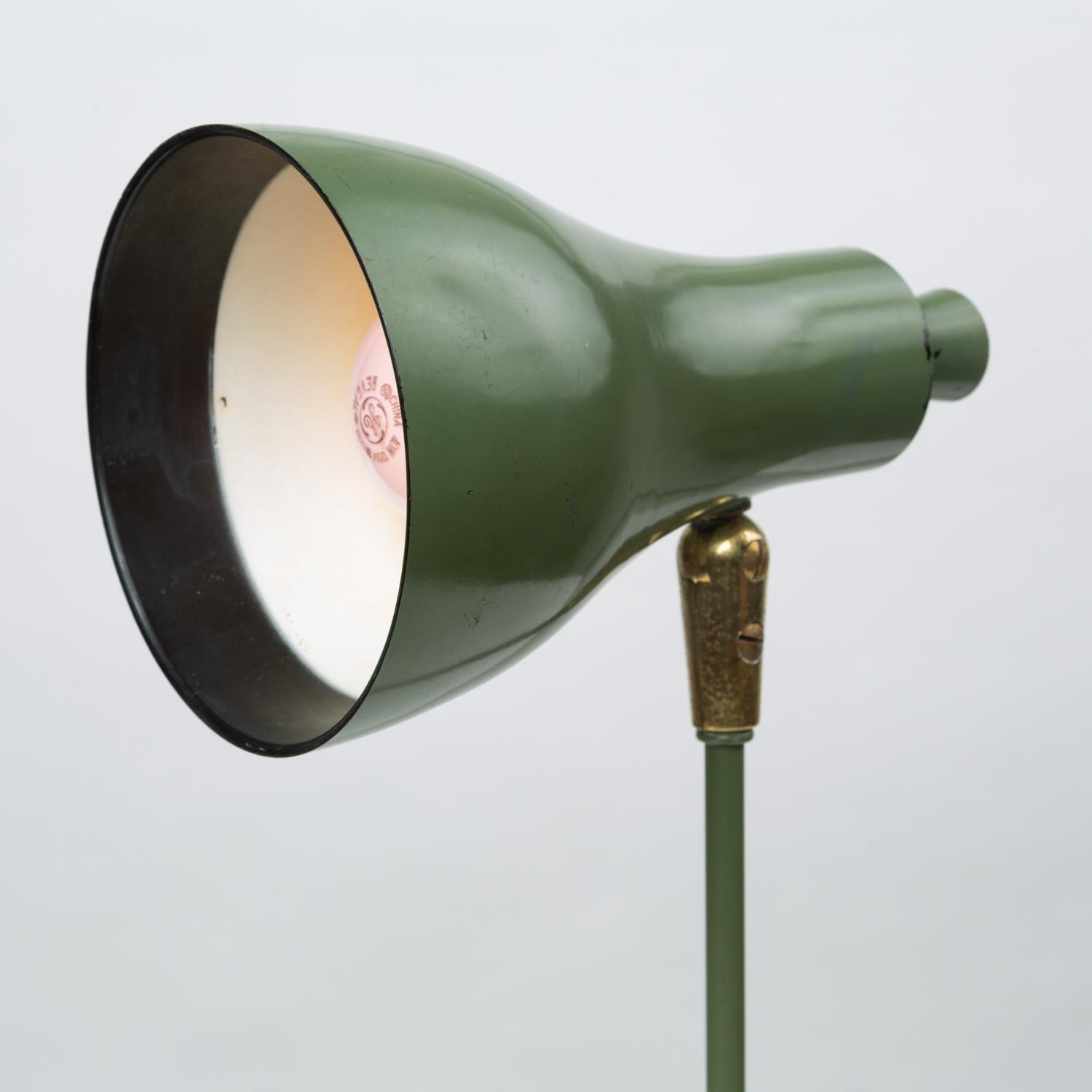 Olive Green Wall Lamp by Gerald Thurston for Lightolier In Good Condition In Los Angeles, CA