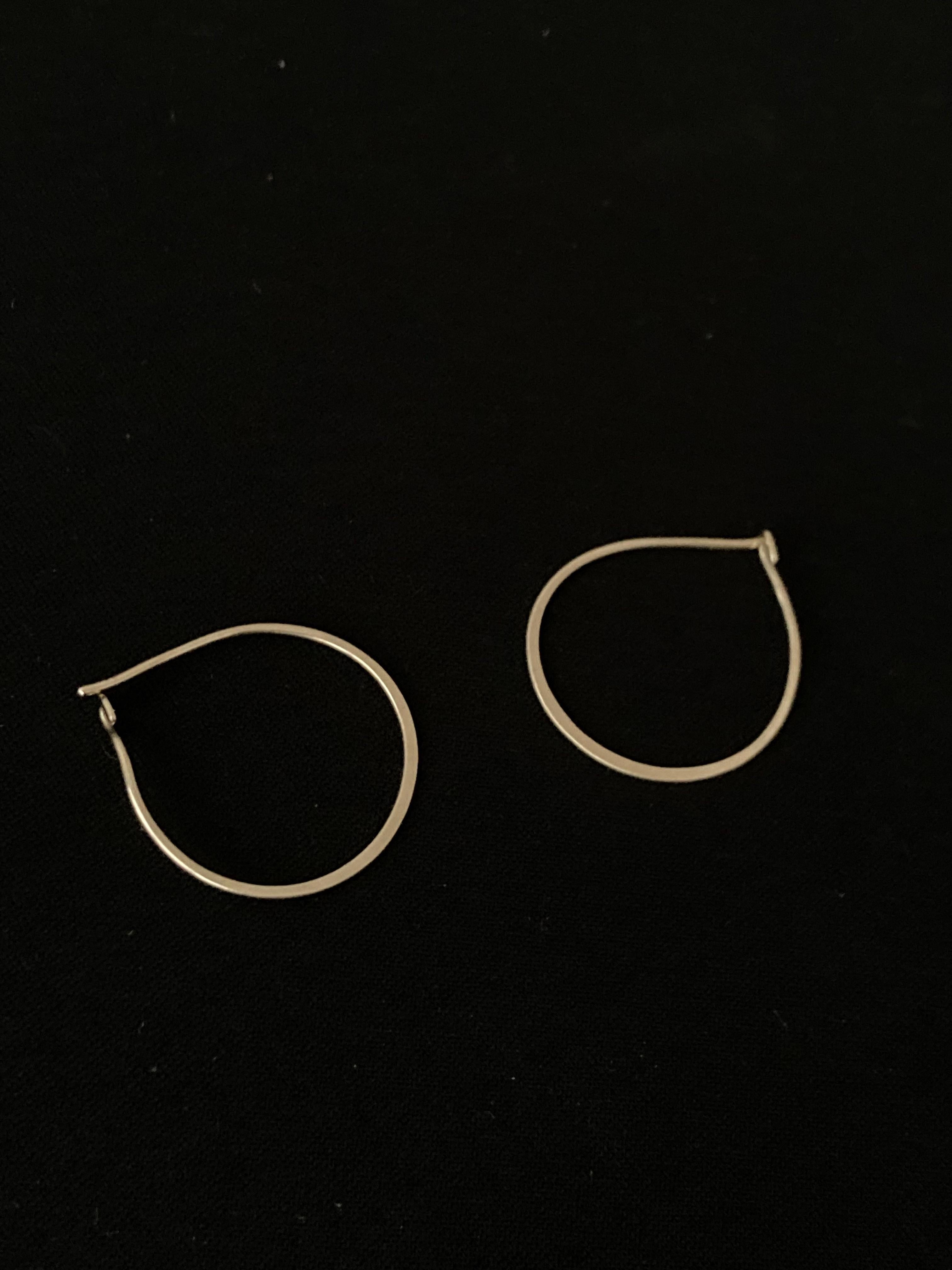 Modern Olive Hoop Earrings in 9ct Gold For Sale