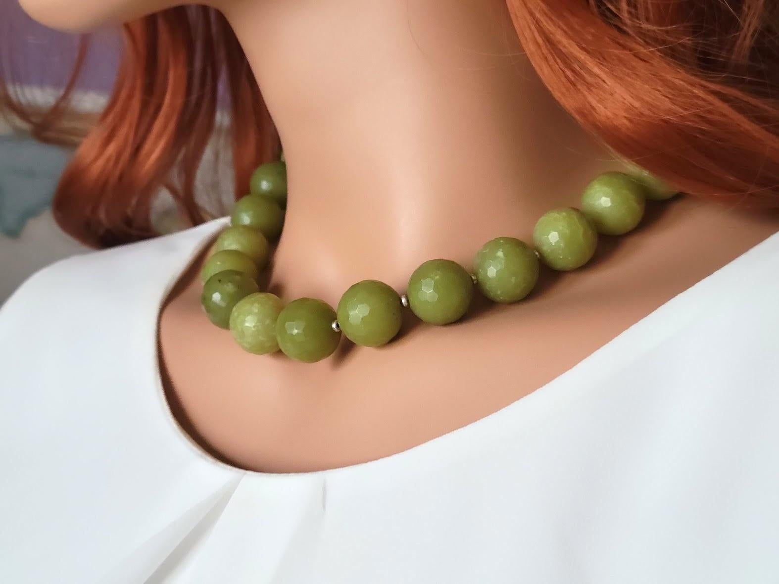 Rétro Collana di giada di Oliver con chiusura di giada in vendita