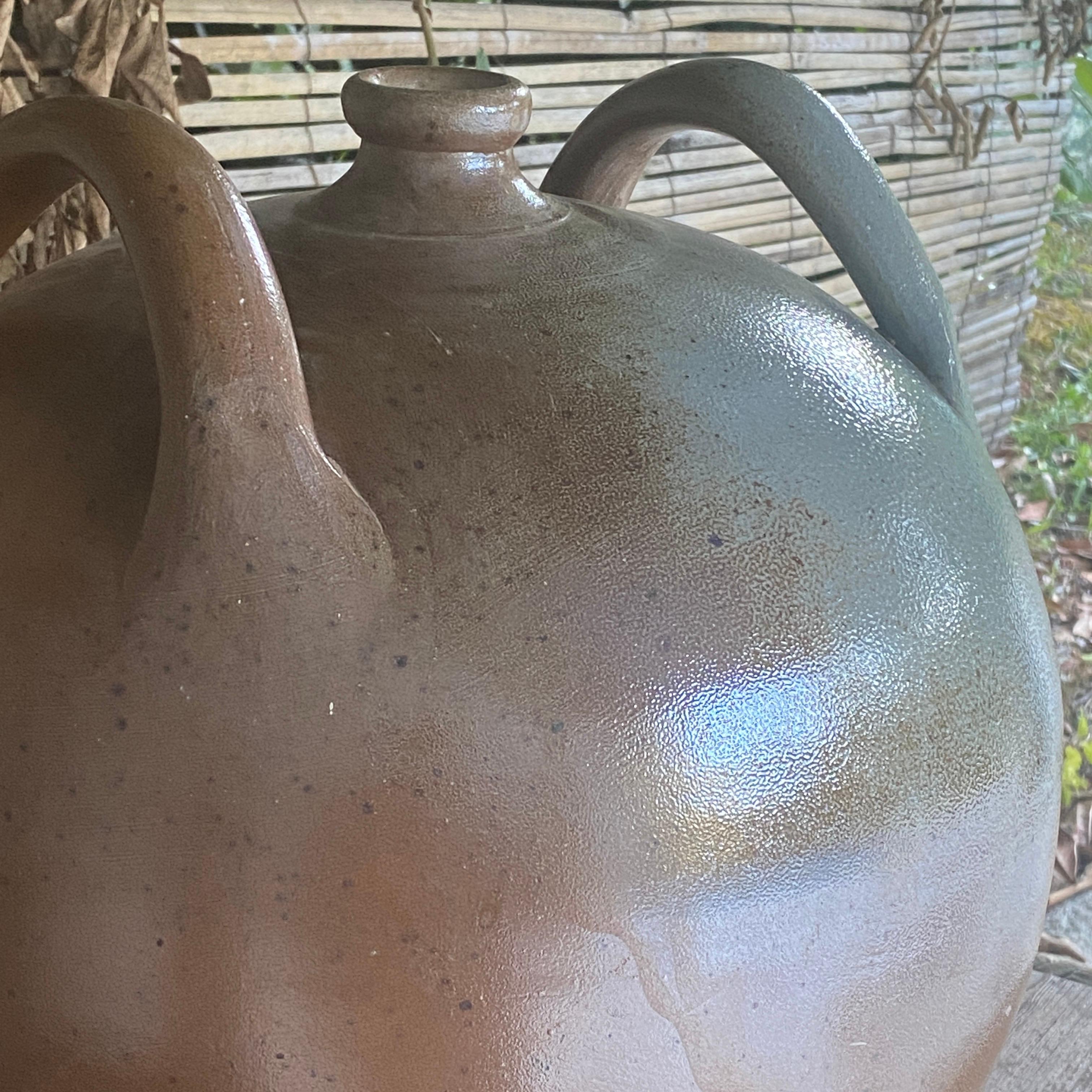 Vieille poterie provinciale française du milieu du siècle en grès, jarre, saucière/vase/vase Bon état - En vente à Auribeau sur Siagne, FR