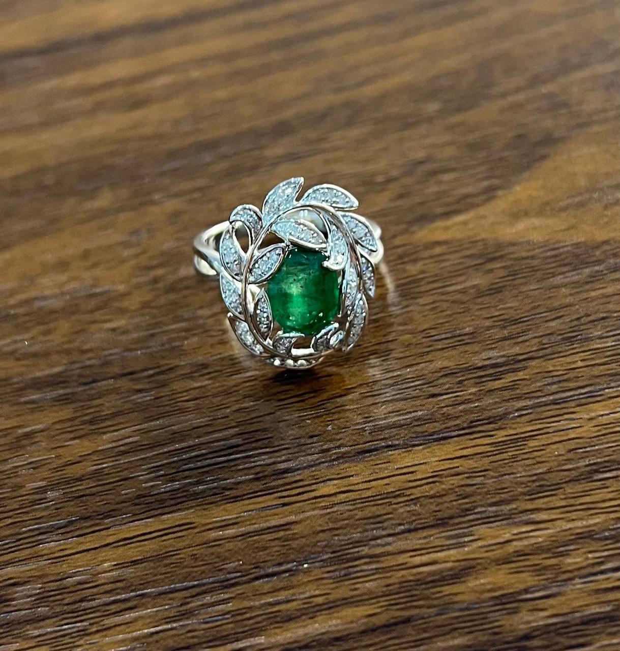 Olive Leaf Branch Motif Green Emerald Diamond Pave 14K White Gold Statement Ring im Zustand „Neu“ im Angebot in Oakton, VA