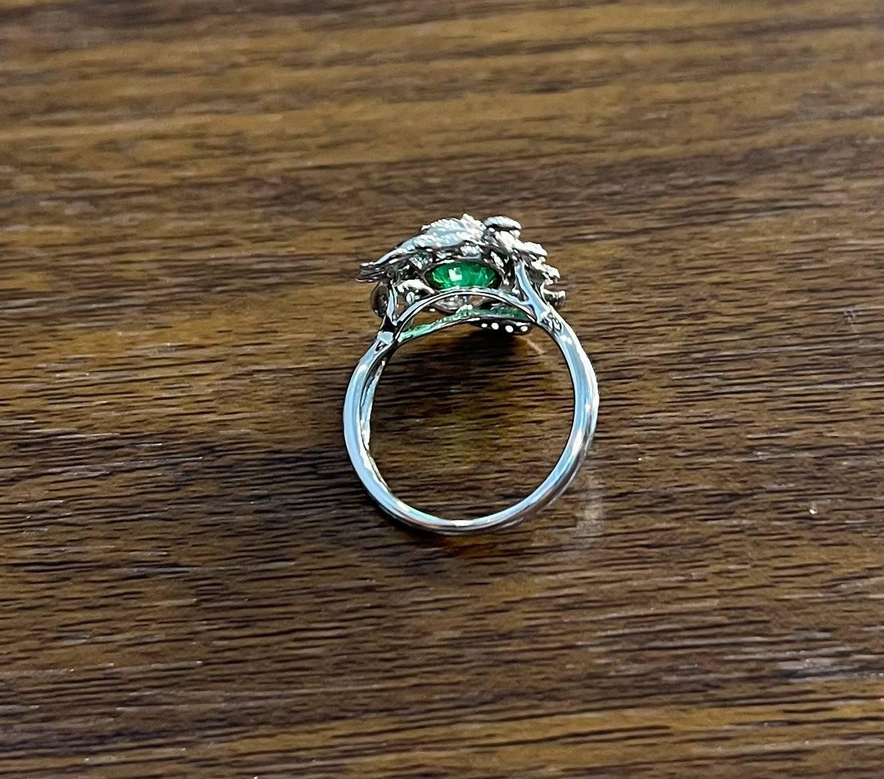 Olive Leaf Branch Motif Green Emerald Diamond Pave 14K White Gold Statement Ring im Angebot 2