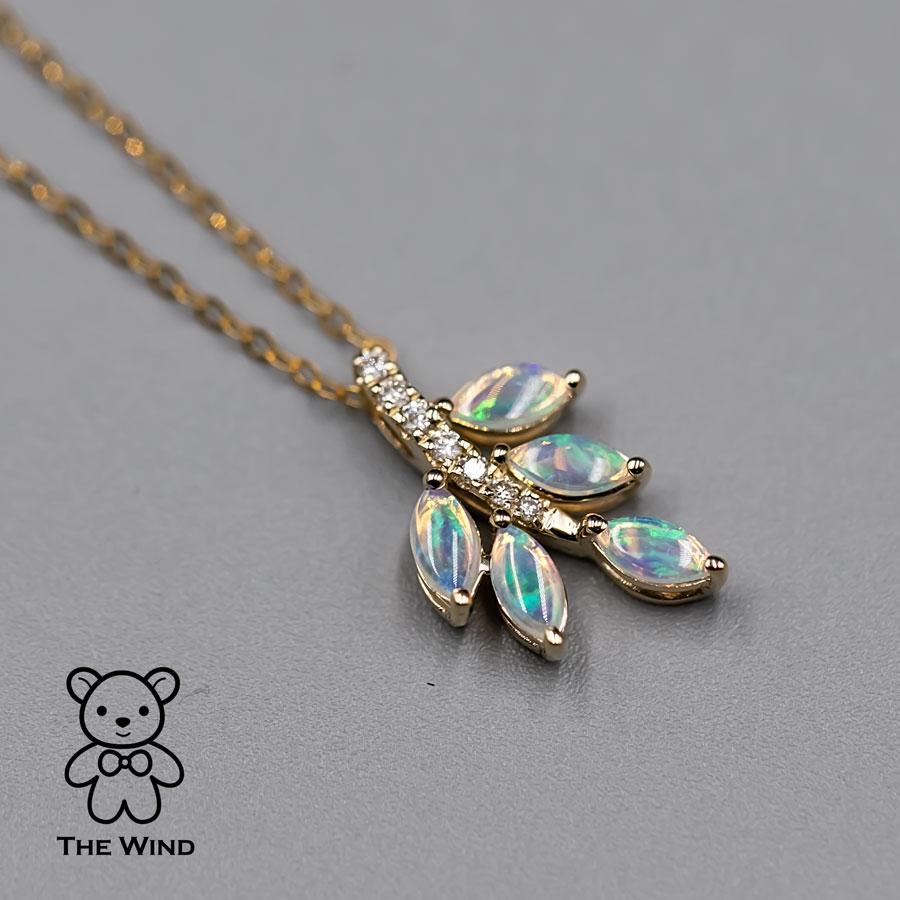 Collar de Diamantes con Ópalo Australiano Diseño Hoja de Olivo Oro Amarillo 14K Corte brillante en venta