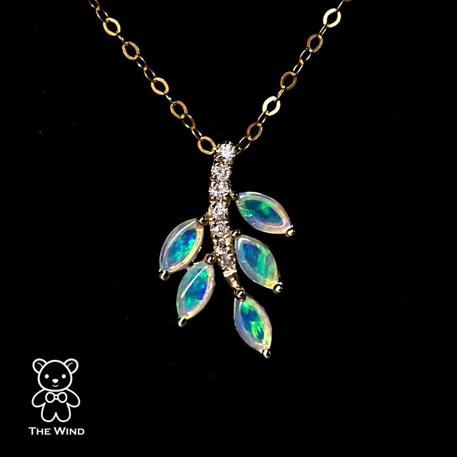 Collar de Diamantes con Ópalo Australiano Diseño Hoja de Olivo Oro Amarillo 14K en Nuevo estado para la venta en Suwanee, GA