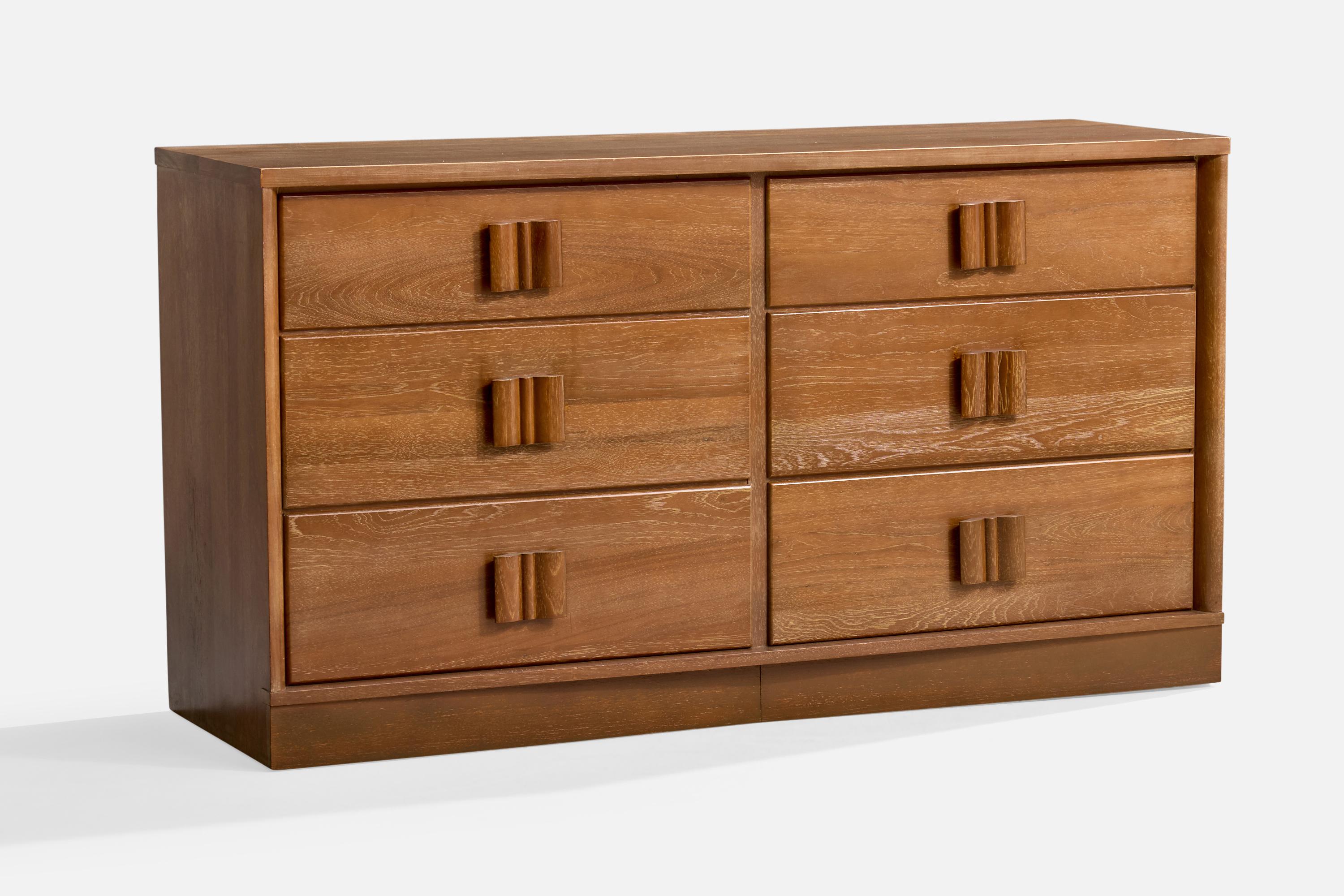 Comò in rovere tinto scuro prodotto da Olive & Myers, USA, anni '50 circa.

Dimensioni complessive (pollici): 30,0 