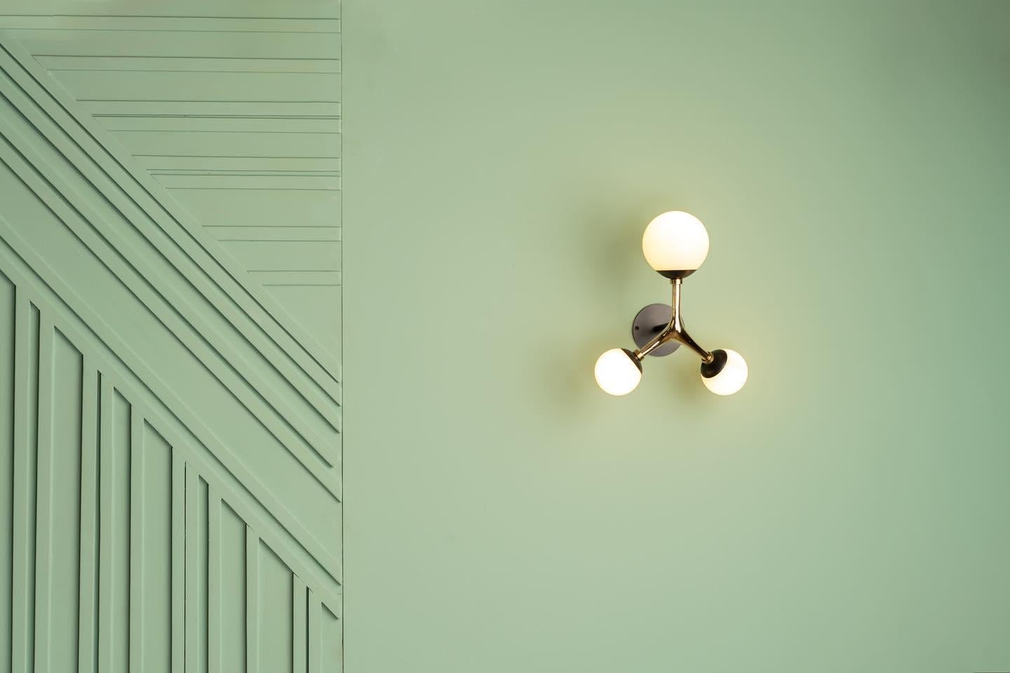 Ottone Oliver Ocellus, applique contemporanea in vetro soffiato di Isabel Moncada in vendita