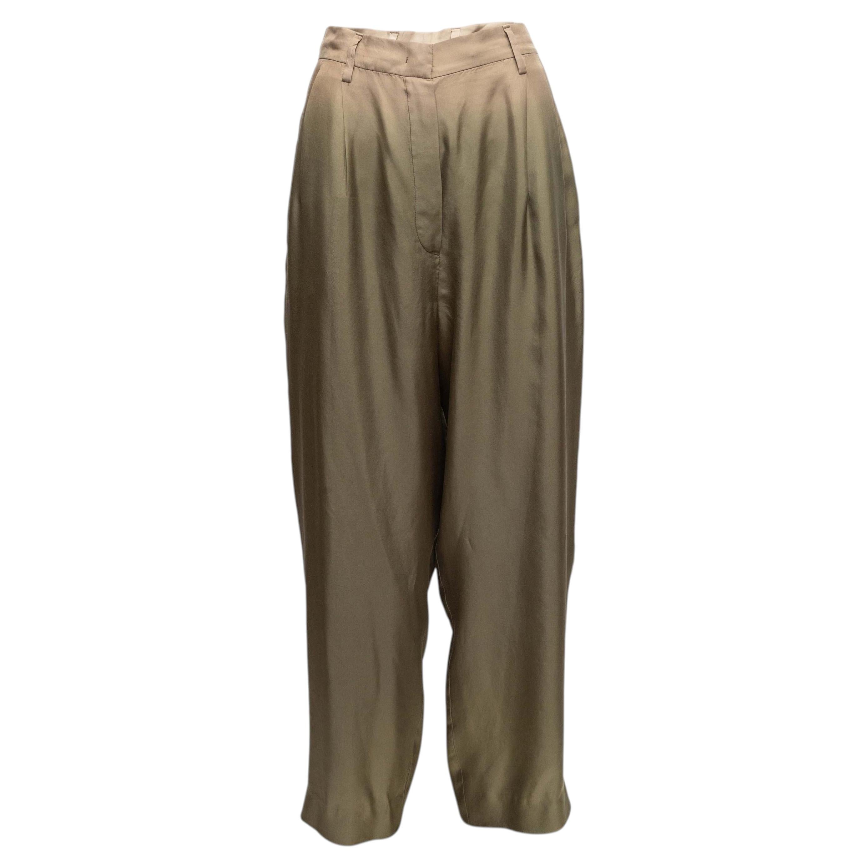 Pantaloni in seta Oliver di Prada color oliva