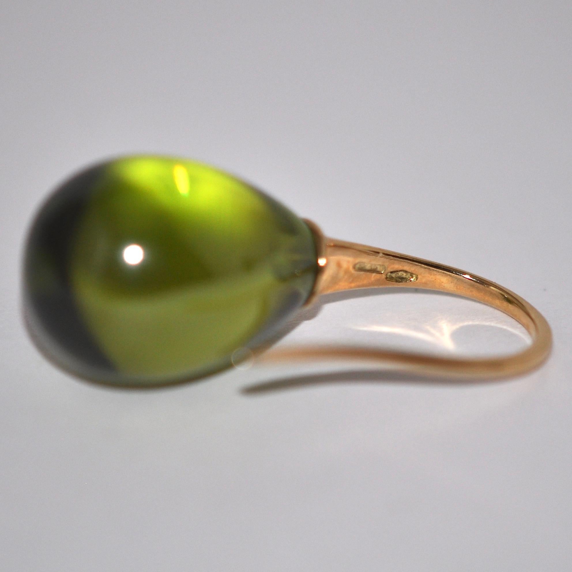Olive Quartz and Yellow Gold 18 Karat Drop Earrings In New Condition In Vannes, FR