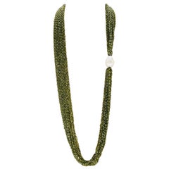 Mehrreihige Halsketten aus Olivenquarz, Perlen und Barock-Südseeperlen