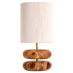 Lampada da tavolo Table Rock di Oliver, legno di recupero tornito a mano, MCM, paralume intrecciato a mano