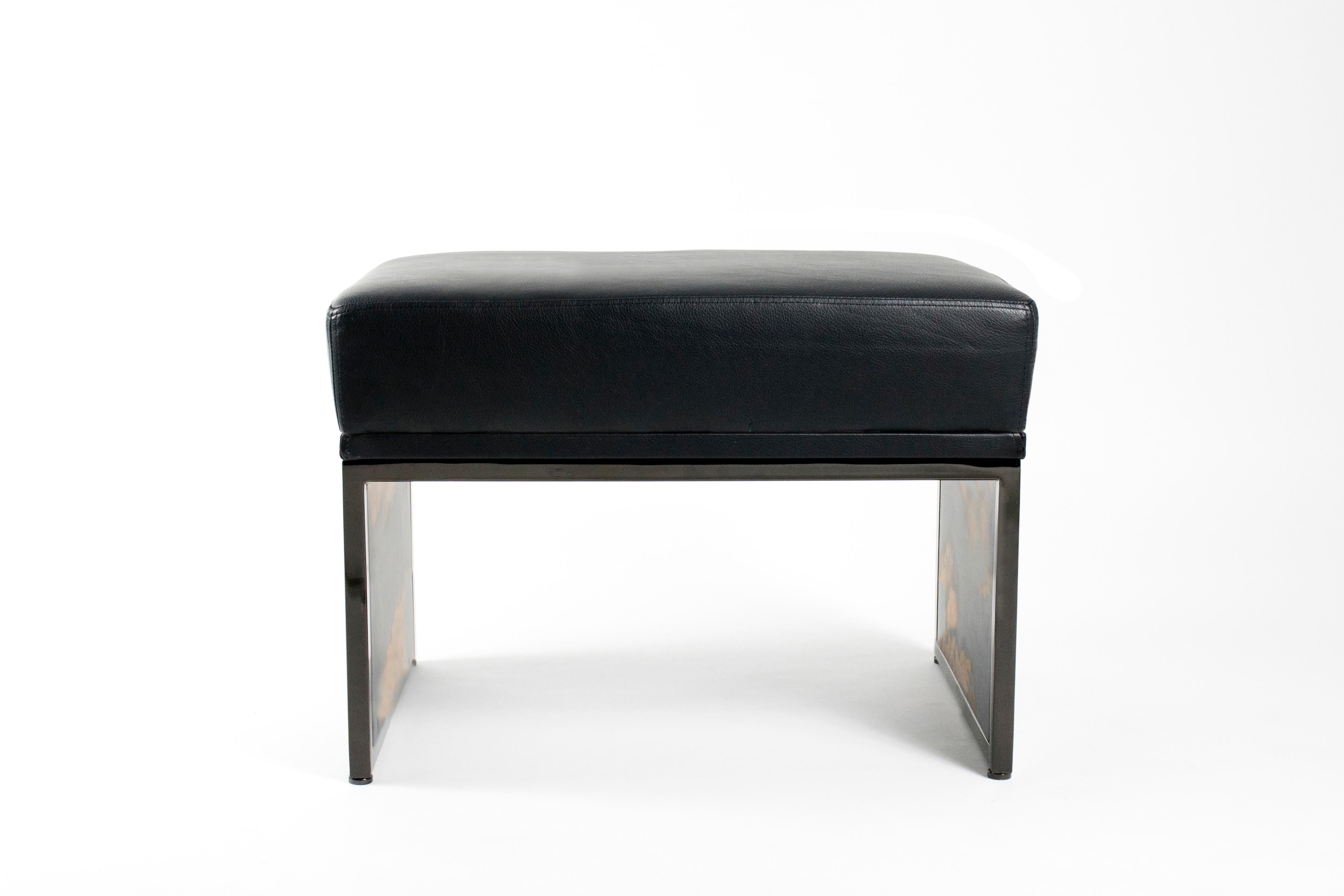 Pastrana Bench is the perfect mate to accompany your piano, Cello or Guitar and also to match in any interior design . Design your own Stool by choosing between several velvet colors, leather or eco-leather. Kaunus offers a complete customization