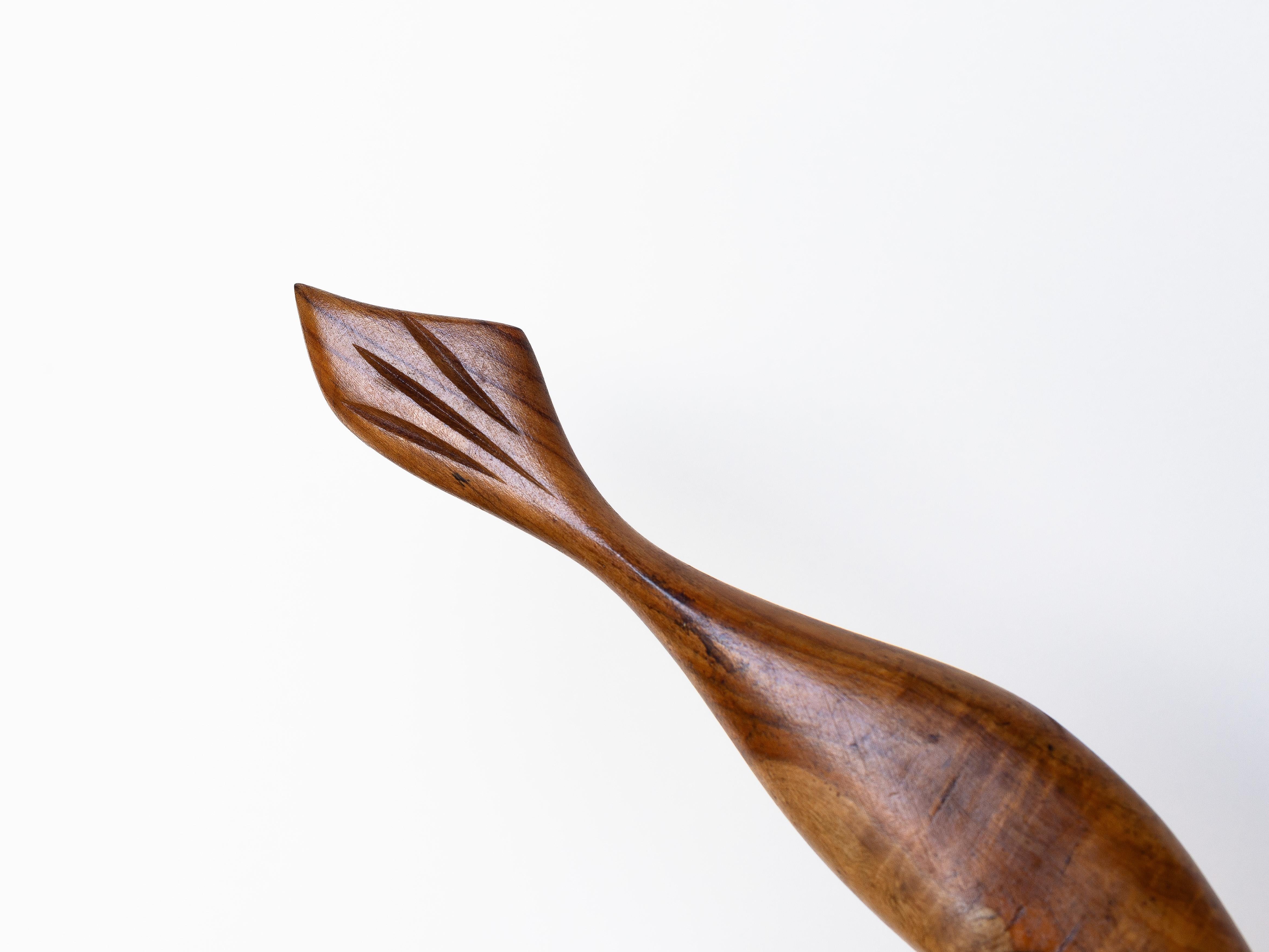 Abrebotellas de madera de olivo, con forma de pez, Francia Años 70 Moderno de mediados de siglo