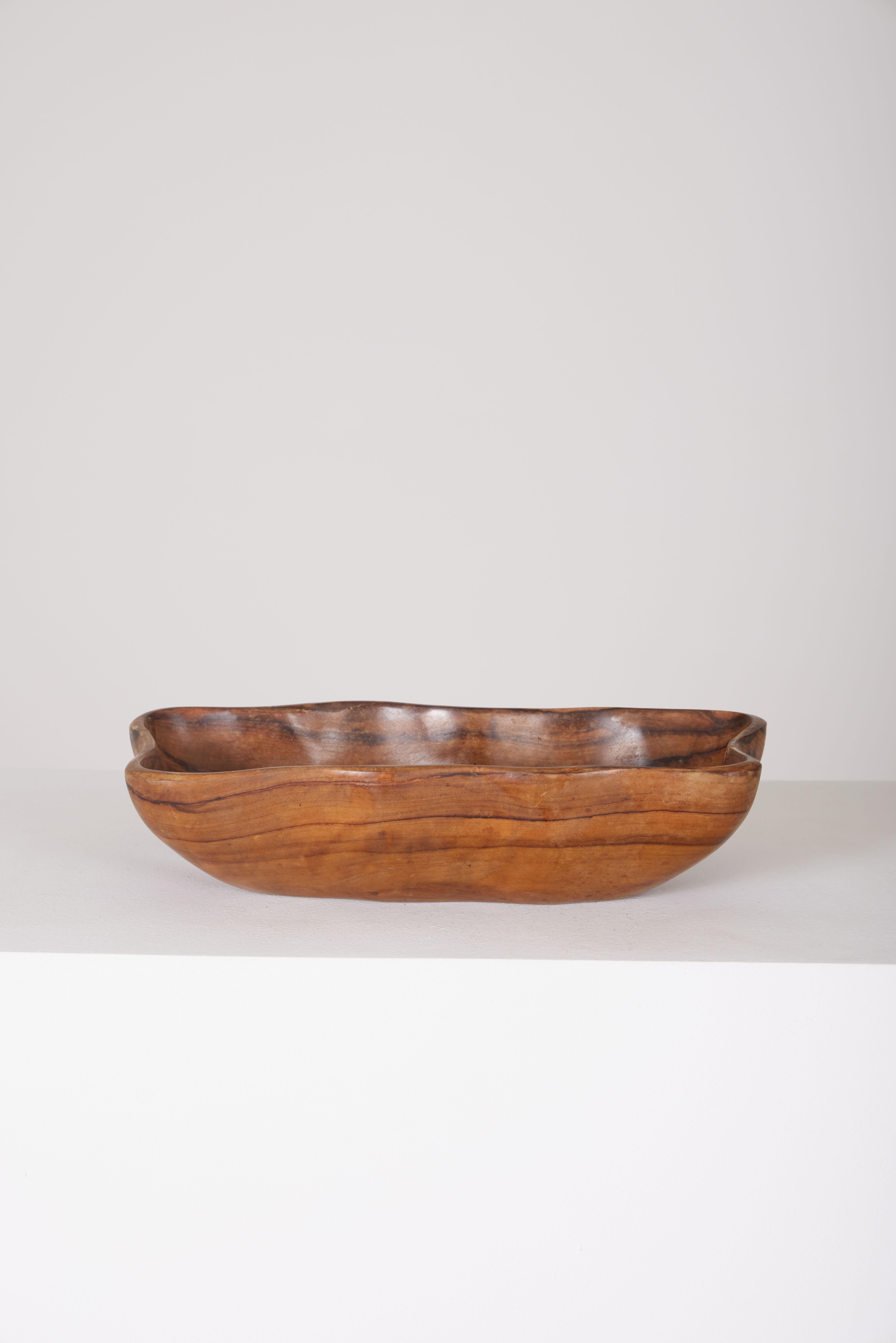 Olive wood bowl In Excellent Condition In PARIS, FR