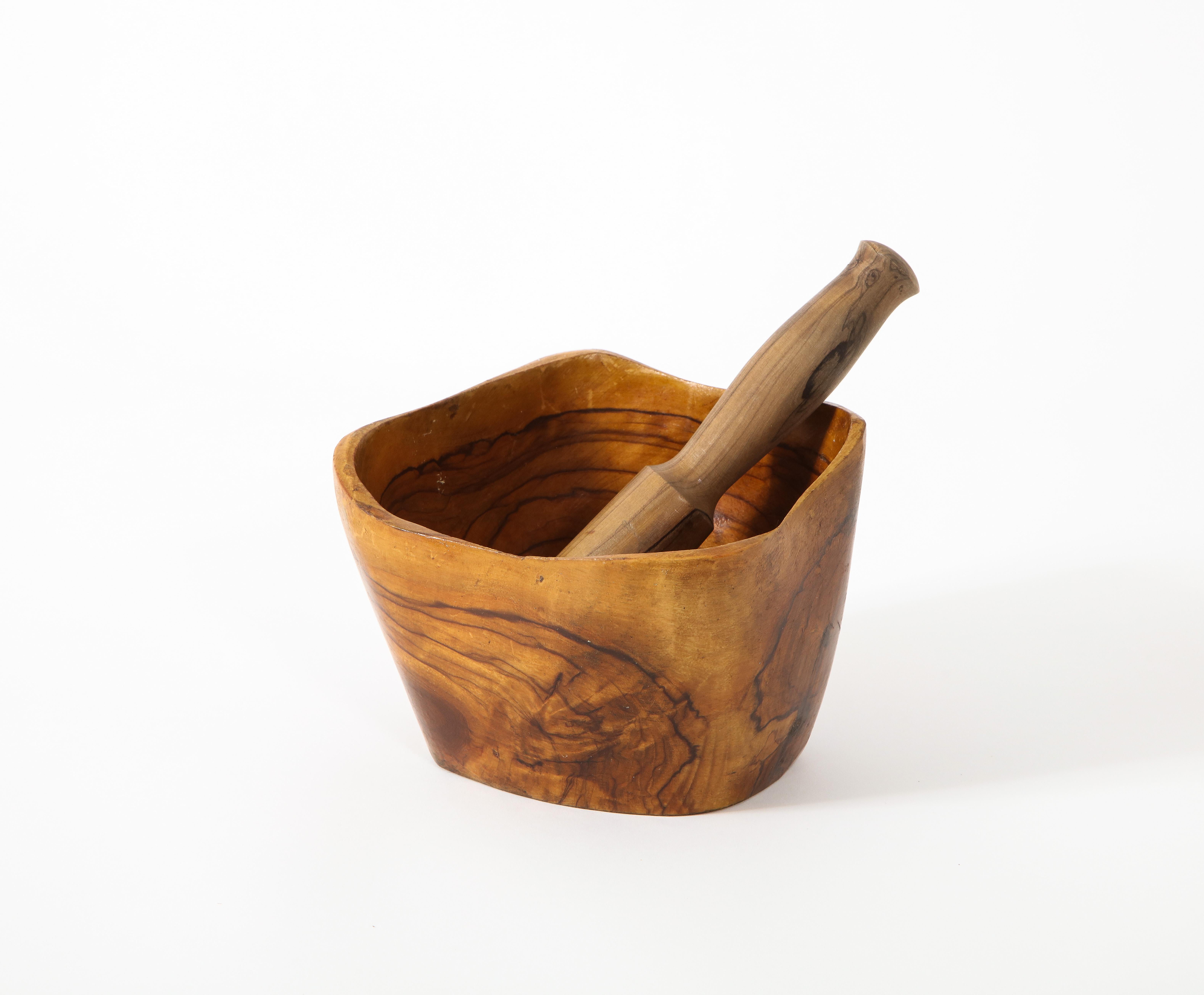 Hand carved olive wood bowl with it's pilon, in excellent condition.