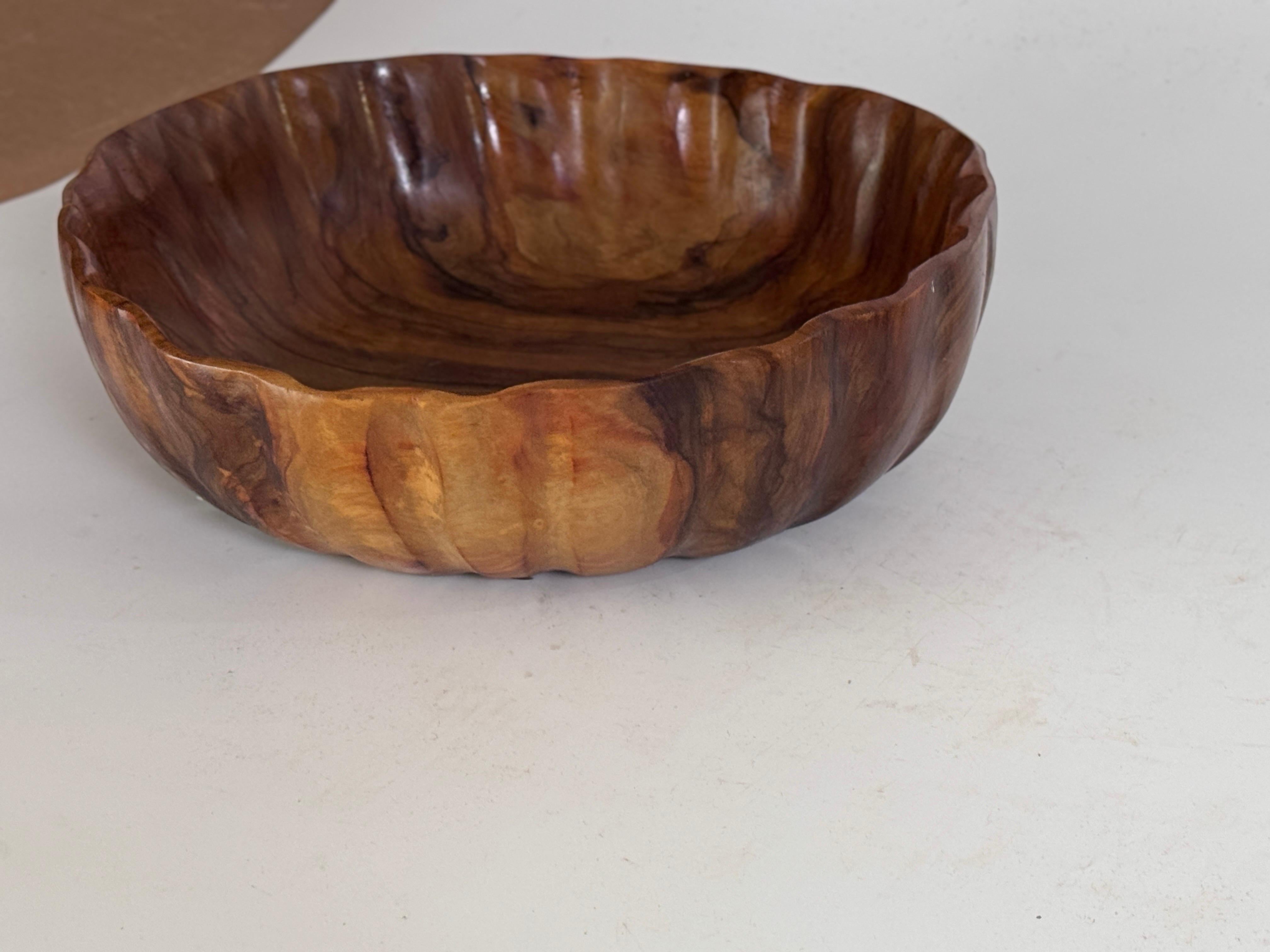 Olive Wood Bowl Französischer Riviera-Stil, Frankreich 1970 Brown Farbe (Moderne der Mitte des Jahrhunderts) im Angebot
