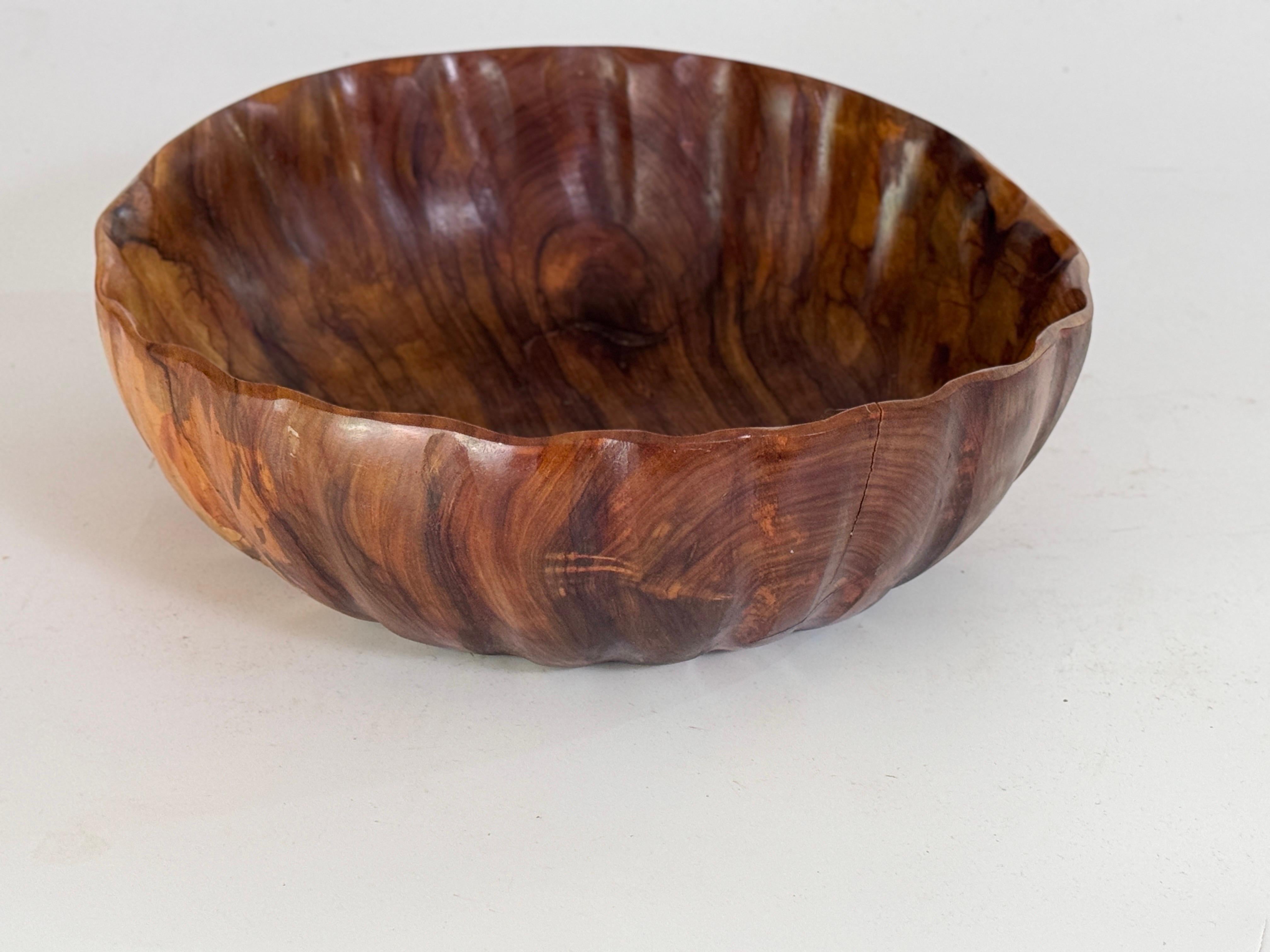 Olive Wood Bowl Französischer Riviera-Stil, Frankreich 1970 Brown Farbe (Ende des 20. Jahrhunderts) im Angebot