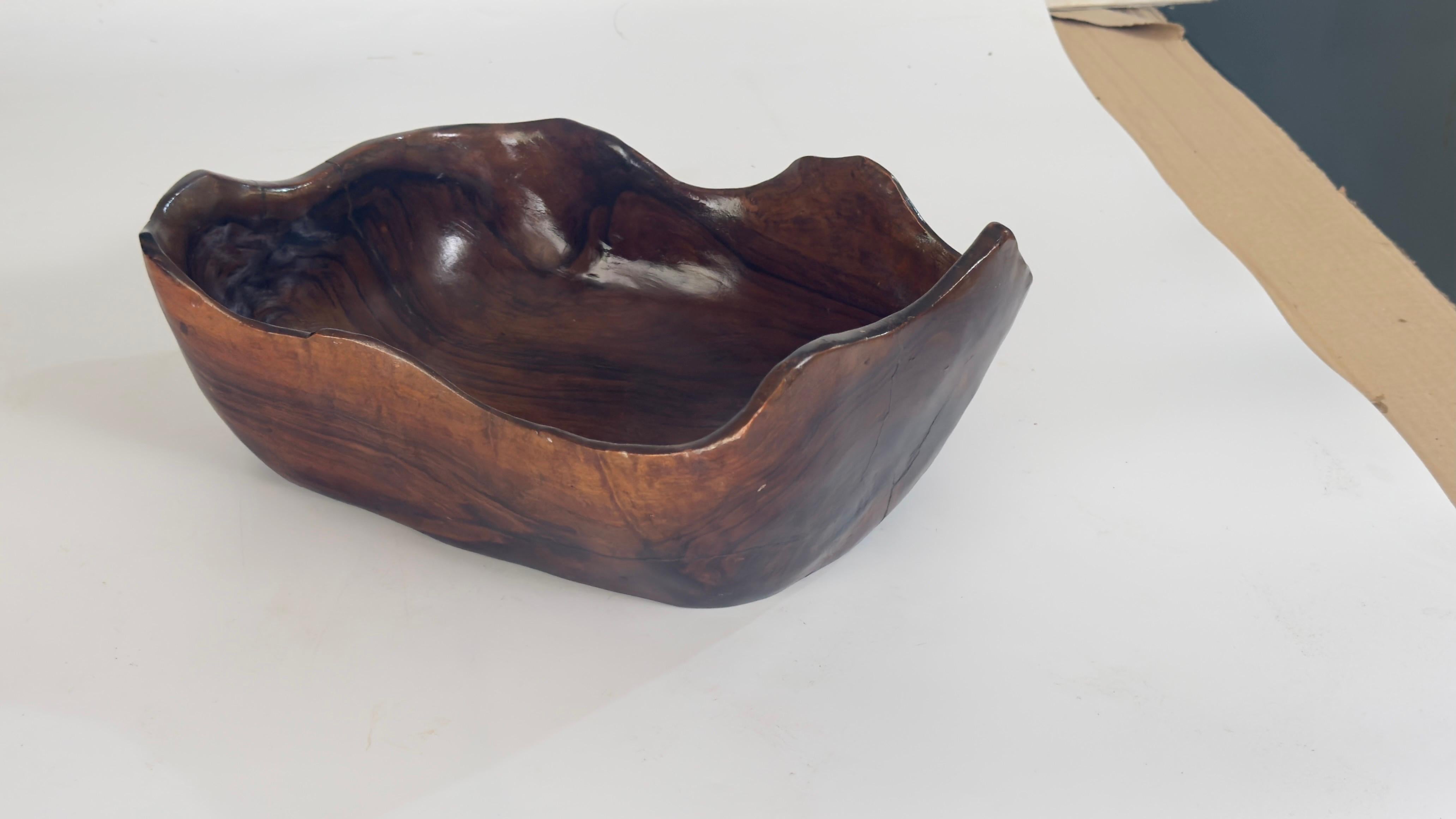 Olive Wood Bowl Französischer Riviera-Stil, Frankreich 1970 Brown Farbe (Ende des 20. Jahrhunderts) im Angebot