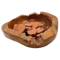 Cuenco de madera de olivo con borde orgánico, casi vivo, silueta tallada