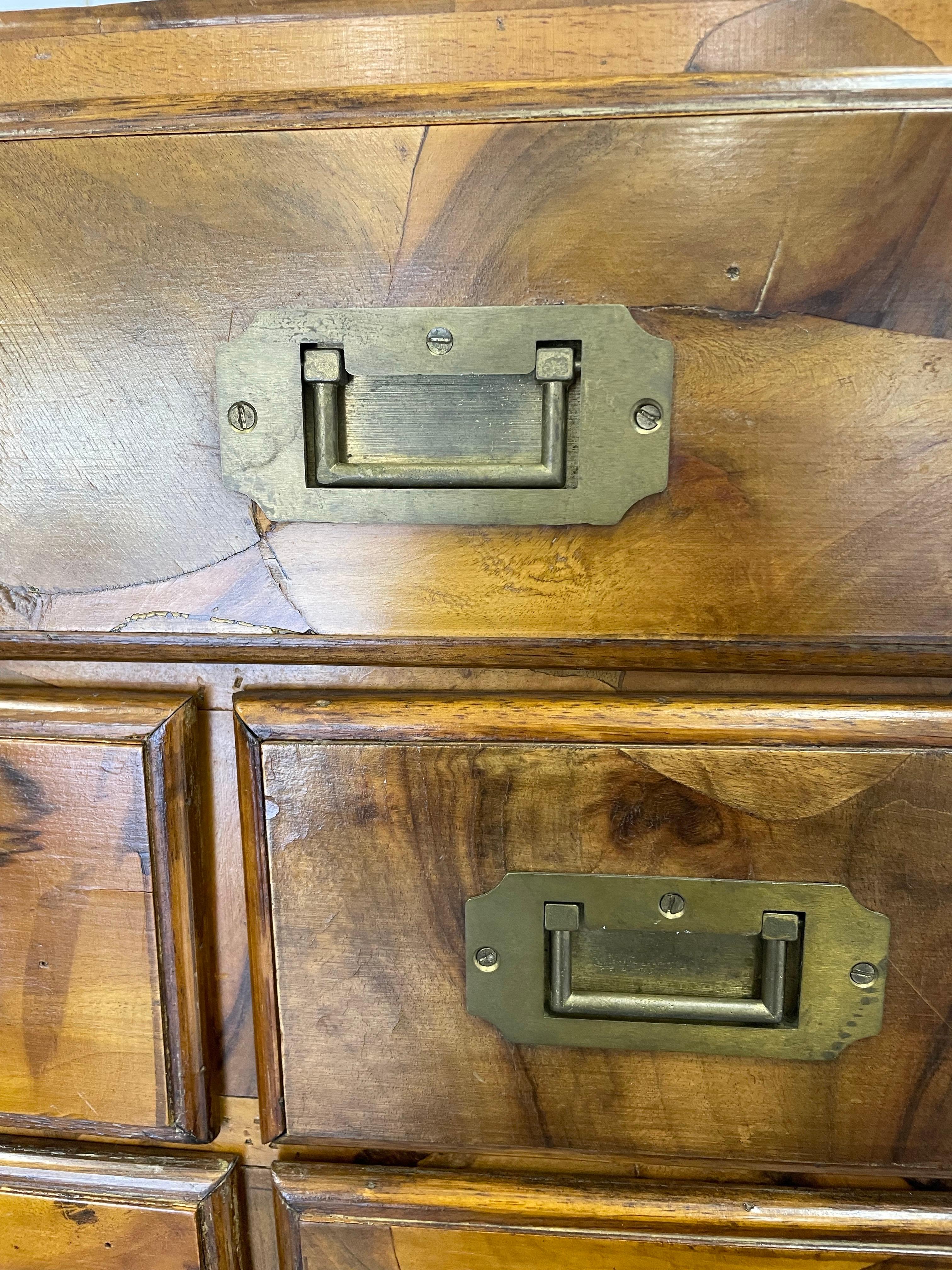 Cassapanca Campaigner in legno d'olivo In condizioni buone in vendita a Winnetka, IL