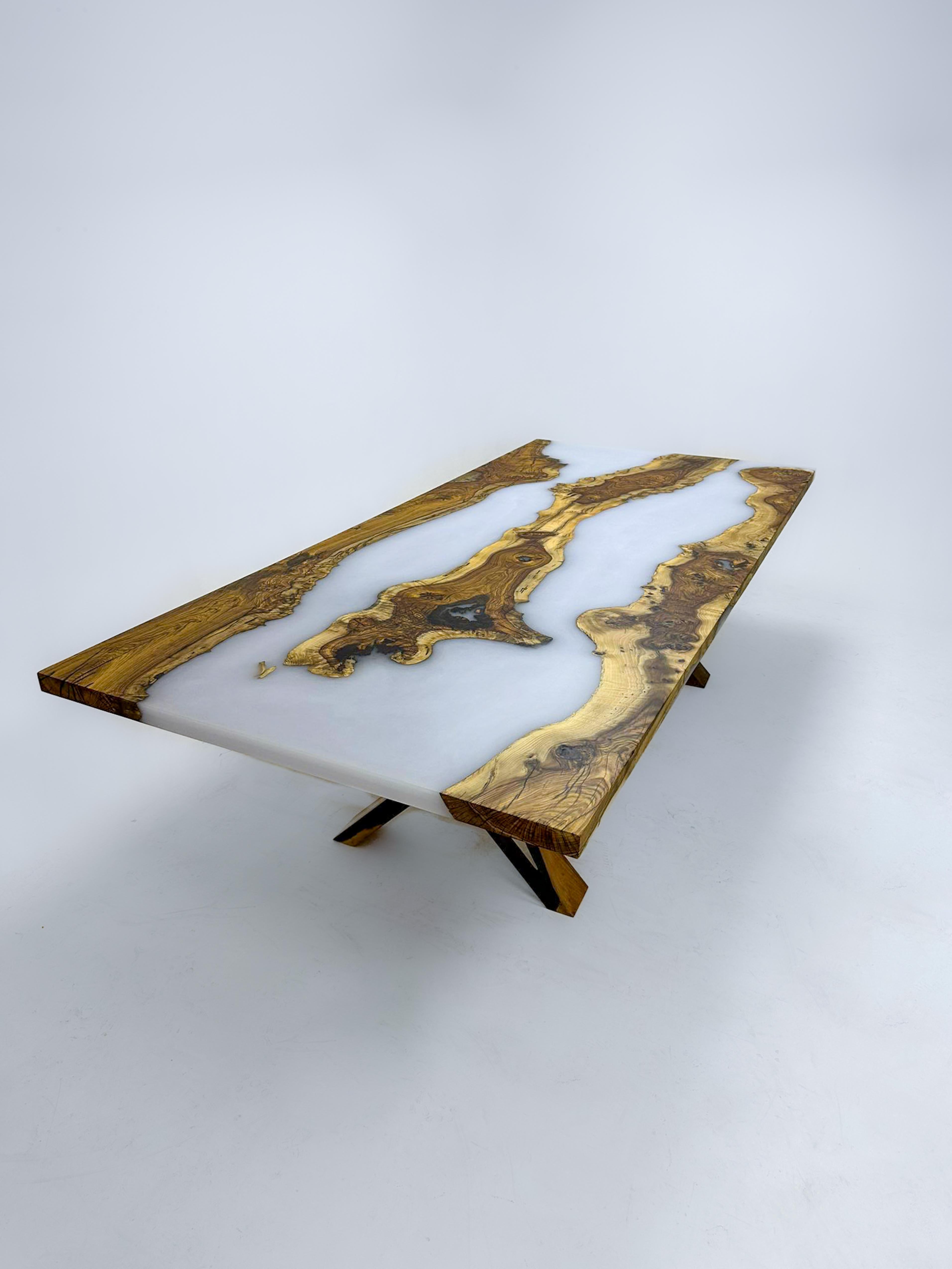 Mesa de comedor de madera de olivo - Mesa de madera de canto vivo en Nuevo estado para la venta en İnegöl, TR