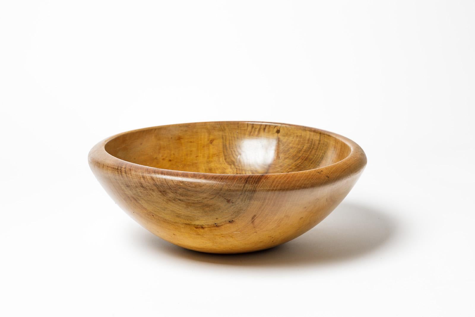 French design - 20th century - In the style of Alexandre Noll

Realised circa 1950

Olive wood sculptural plate or dish / vide poche

Original perfect condition

Measures: Height : 13 cm Large : 34 cm.