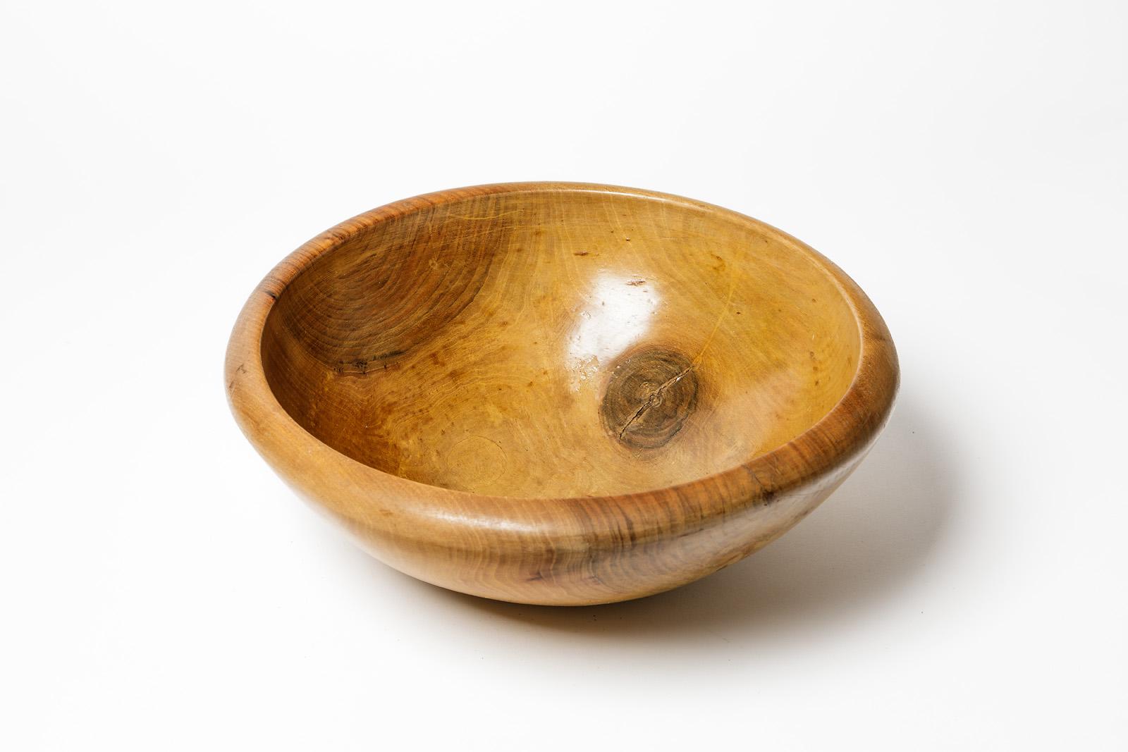 Olive Wood Sculptural Plate or Dish circa 1950 French Design In Excellent Condition For Sale In Neuilly-en- sancerre, FR