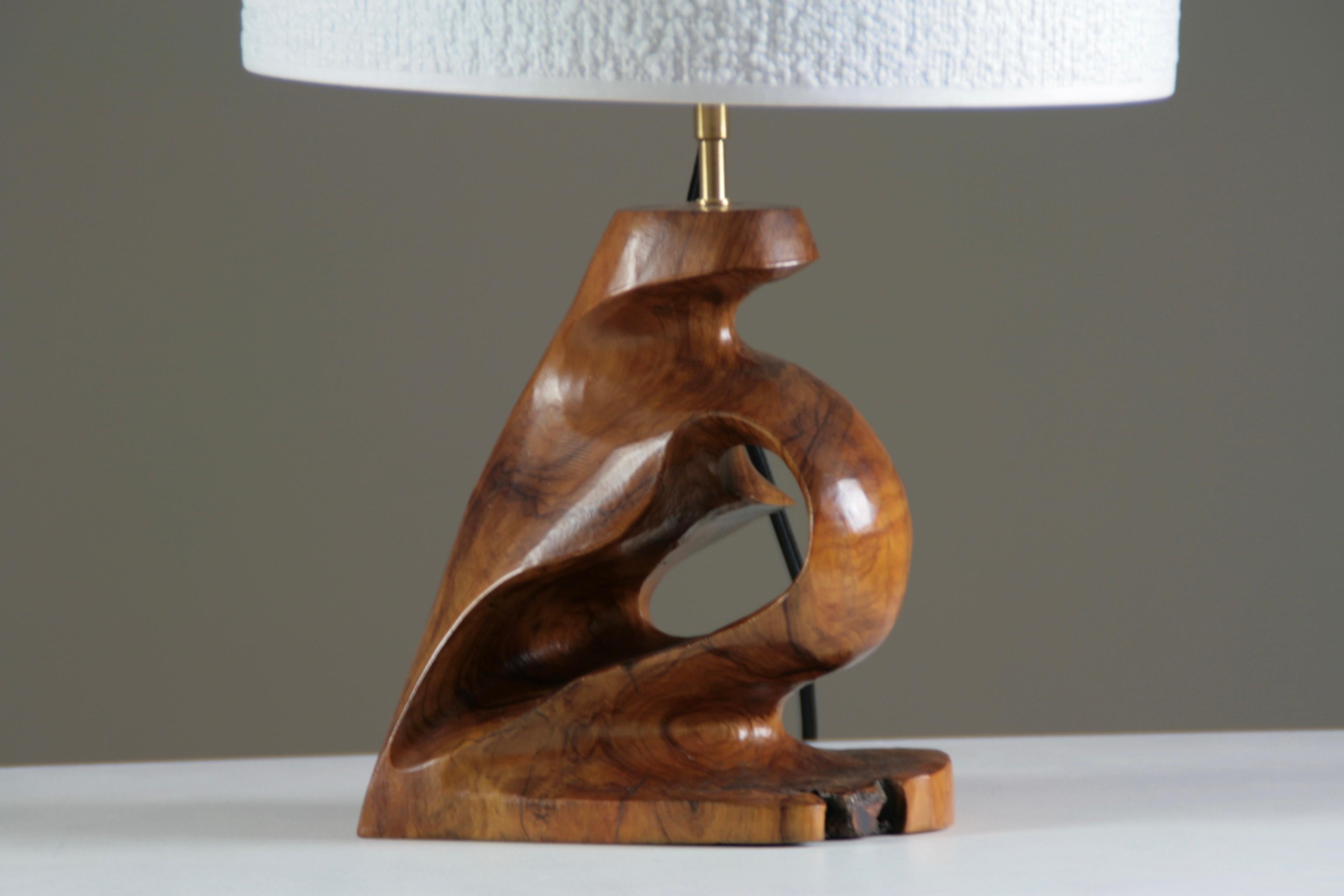 Français Lampe de table en bois d'Oliver, France années 1950 en vente