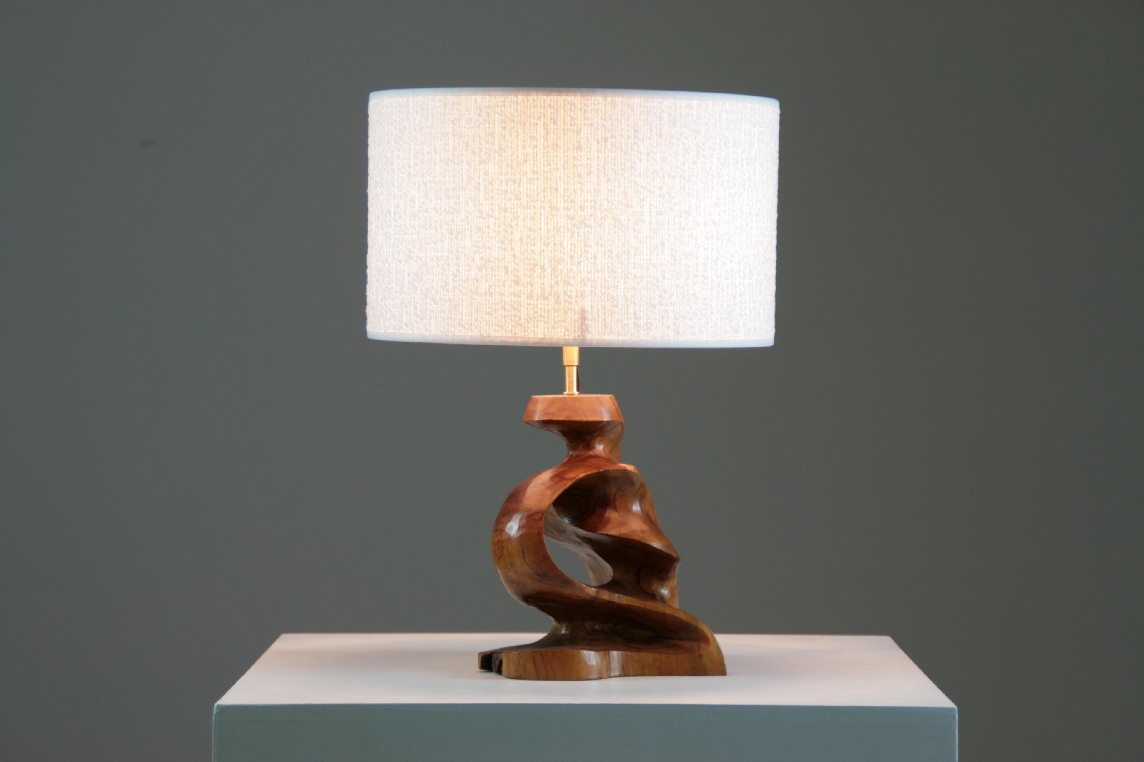 Lampe de table en bois d'Oliver, France années 1950 en vente 3