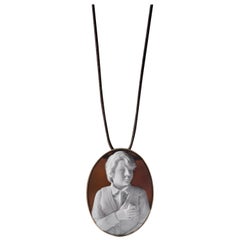 Oliver and Mrs. Nibbles Cameo Pendant or Brooch in 18-Karat Gold, Catherine Opie