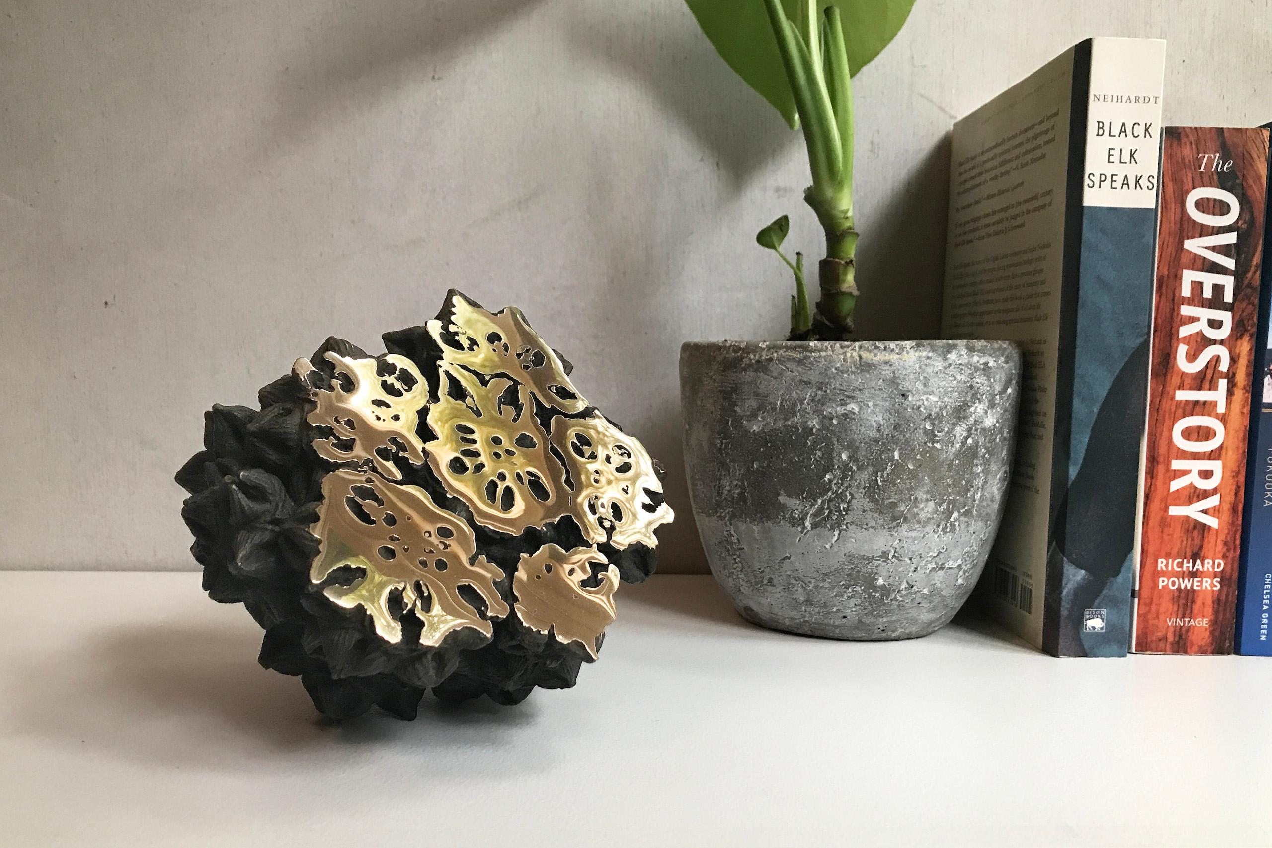 Immortals III von Oliver Ashworth-Martin – Bronzeskulptur „Immortals III“, natürliches Element in Gold im Angebot 4