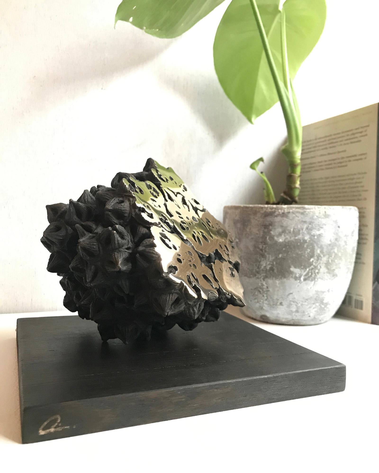 Immortals III von Oliver Ashworth-Martin – Bronzeskulptur „Immortals III“, natürliches Element in Gold im Angebot 5