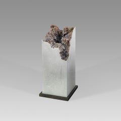 Plateaux VI d'Oliver Ashworth-Martin - Sculpture abstraite en béton