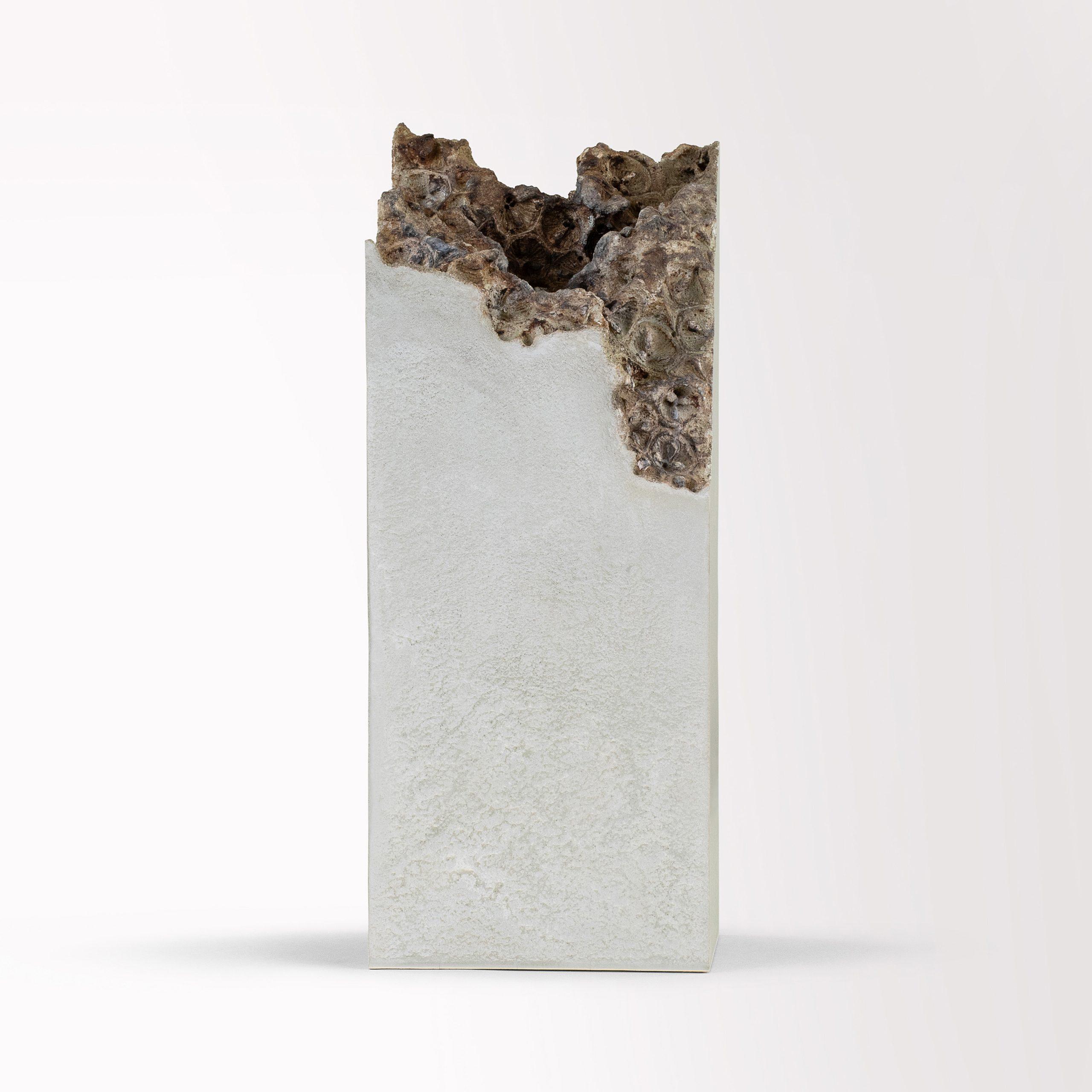 Traces VI by Oliver Ashworth-Martin - Concrete sculpture, abstract, white For Sale 2