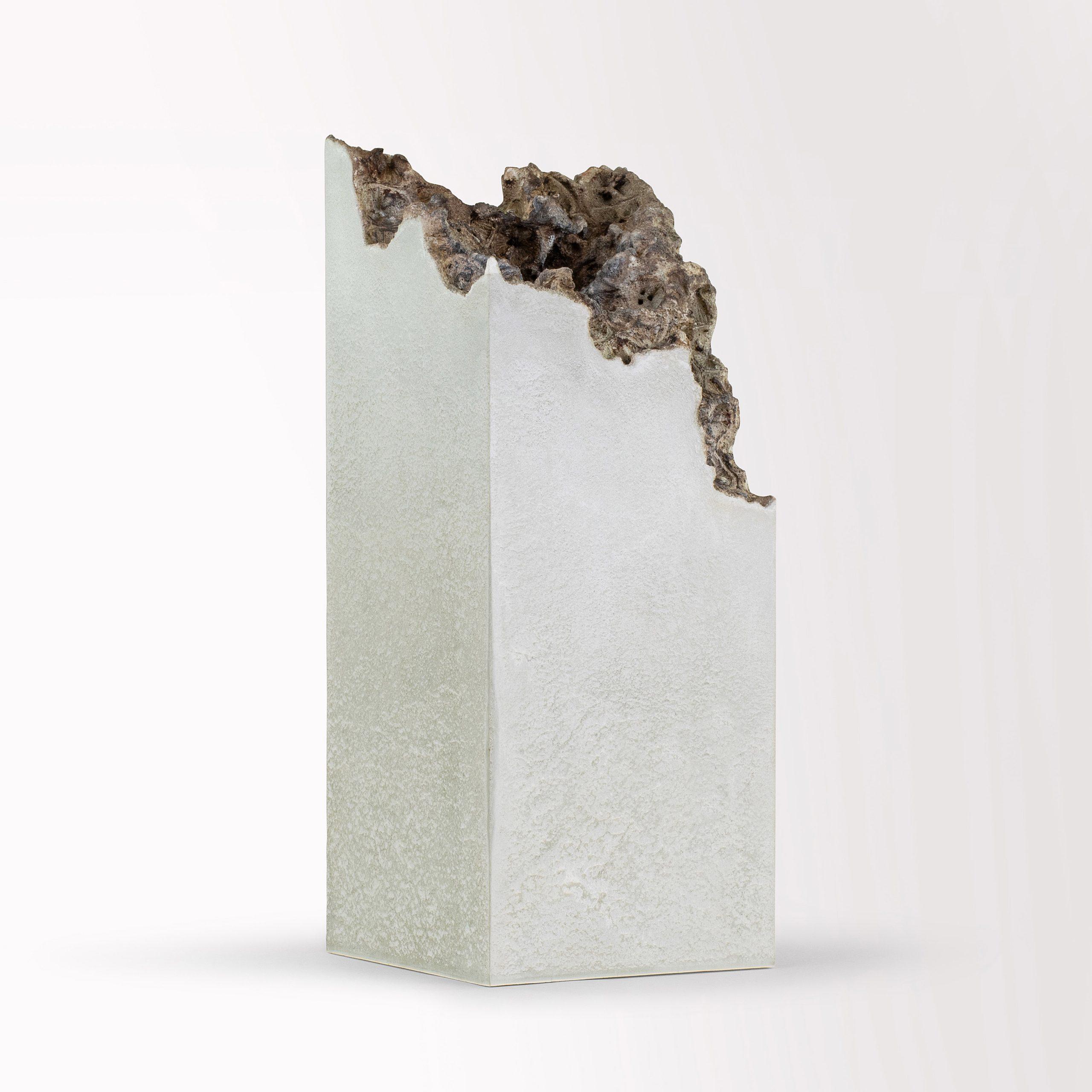 Traces VI by Oliver Ashworth-Martin - Concrete sculpture, abstract, white For Sale 3