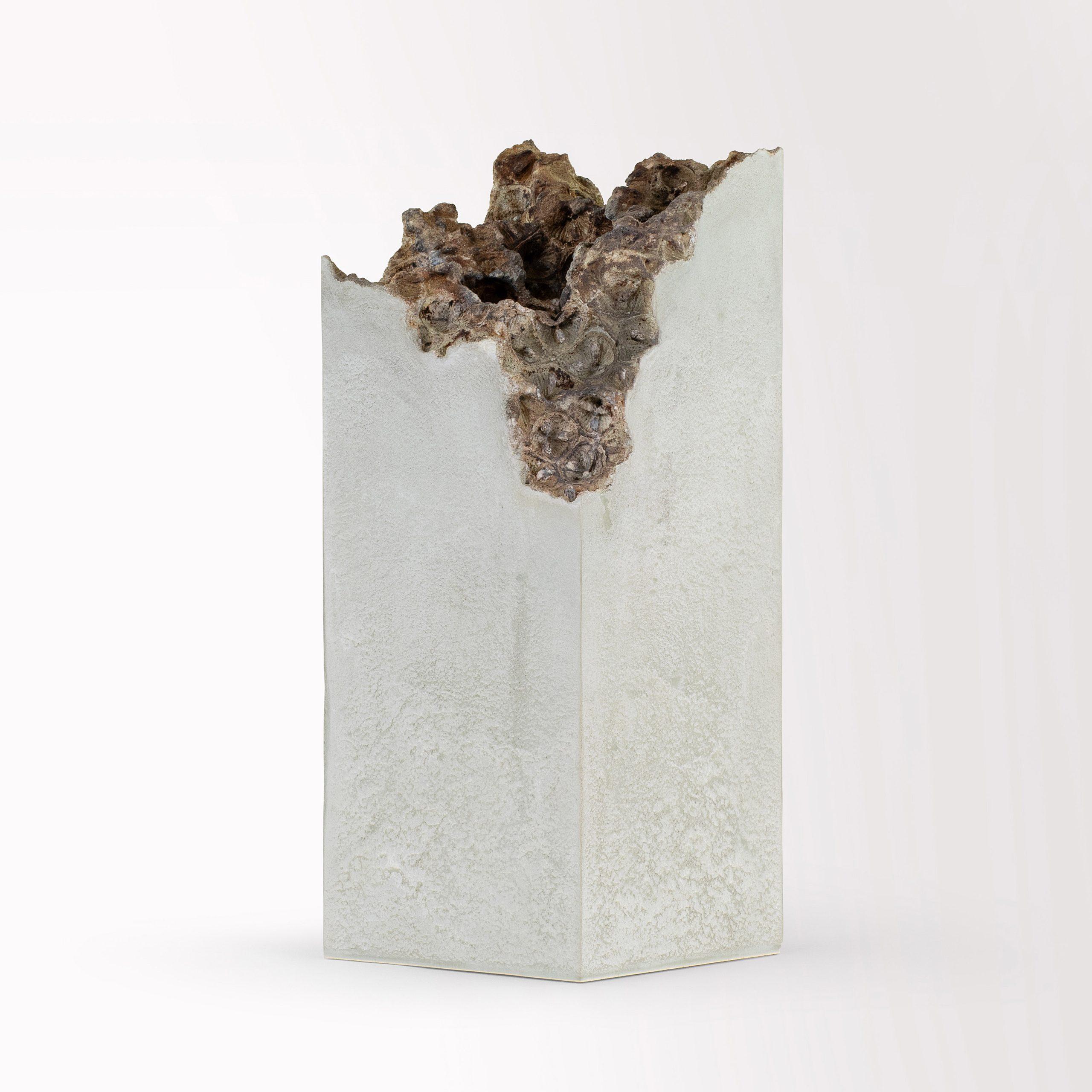 Traces VI by Oliver Ashworth-Martin - Concrete sculpture, abstract, white For Sale 4