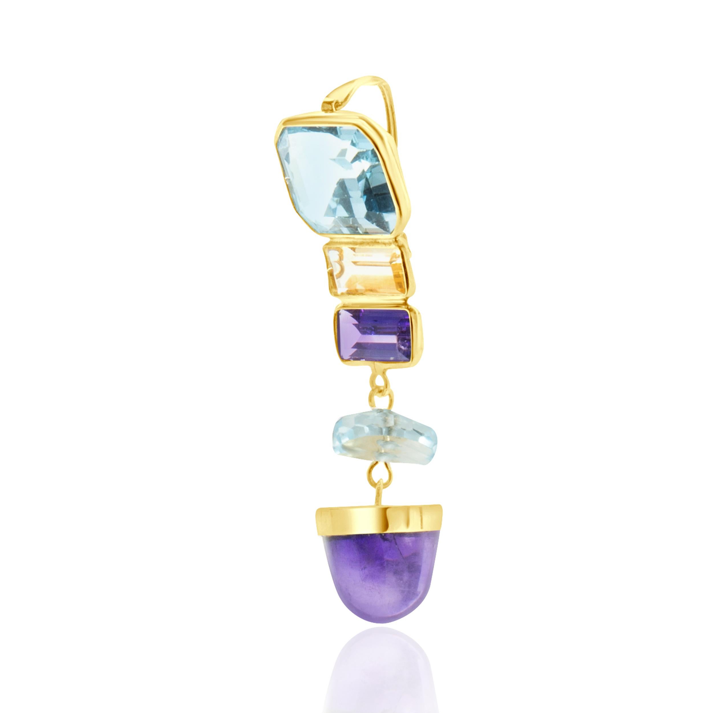 Designer: I. A. B.
Materiale: oro giallo 14 carati
Dimensioni: il ciondolo misura 36 x 12 mm
Peso: 4.02 grammi