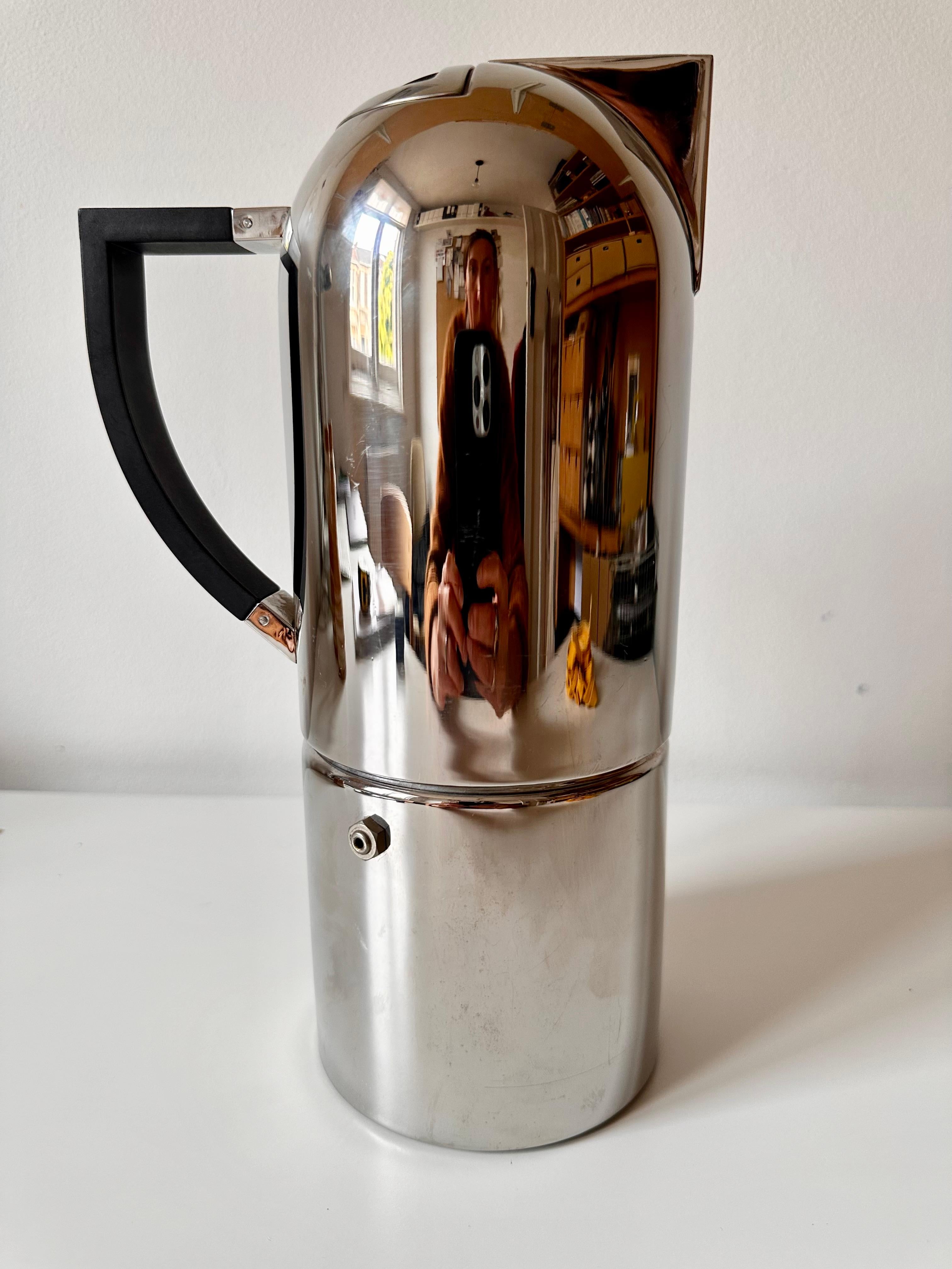 Cafetera espresso Oliver Hemming Nio, tamaño grande, 9 tazas Siglo XXI y contemporáneo en venta