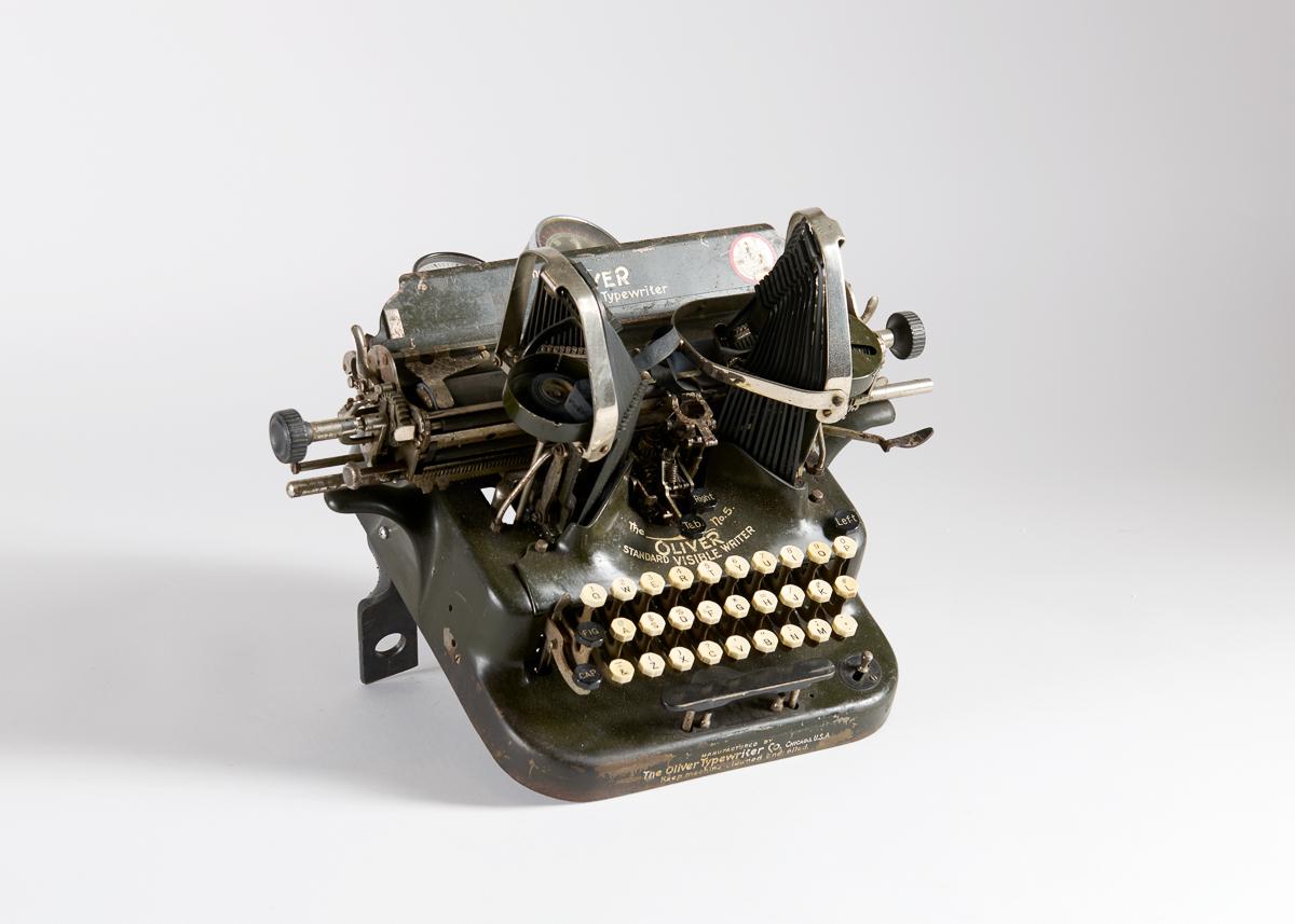 Oliver No. 5 Batwing Schreibmaschine, Großbritannien, Anfang 20. im Zustand „Gut“ im Angebot in New York, NY