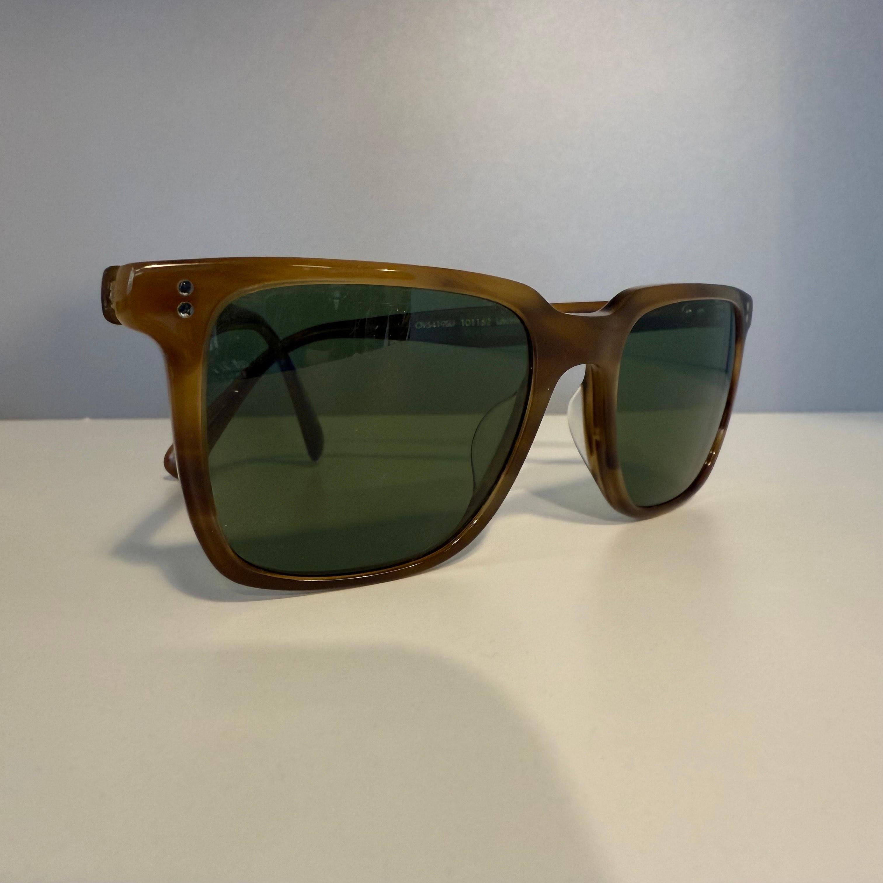 Bellissimi occhiali da sole Oliver Peoples Los Angeles
Oliver Peoples Los Angeles 
Modello OV5419SU
Vetro vintage
Telaio marrone
Larghezza cm 13 (5,11 pollici)
Altezza cm 4 (1,57 pollici)
Con custodia
Spedizione espressa in tutto il mondo inclusa