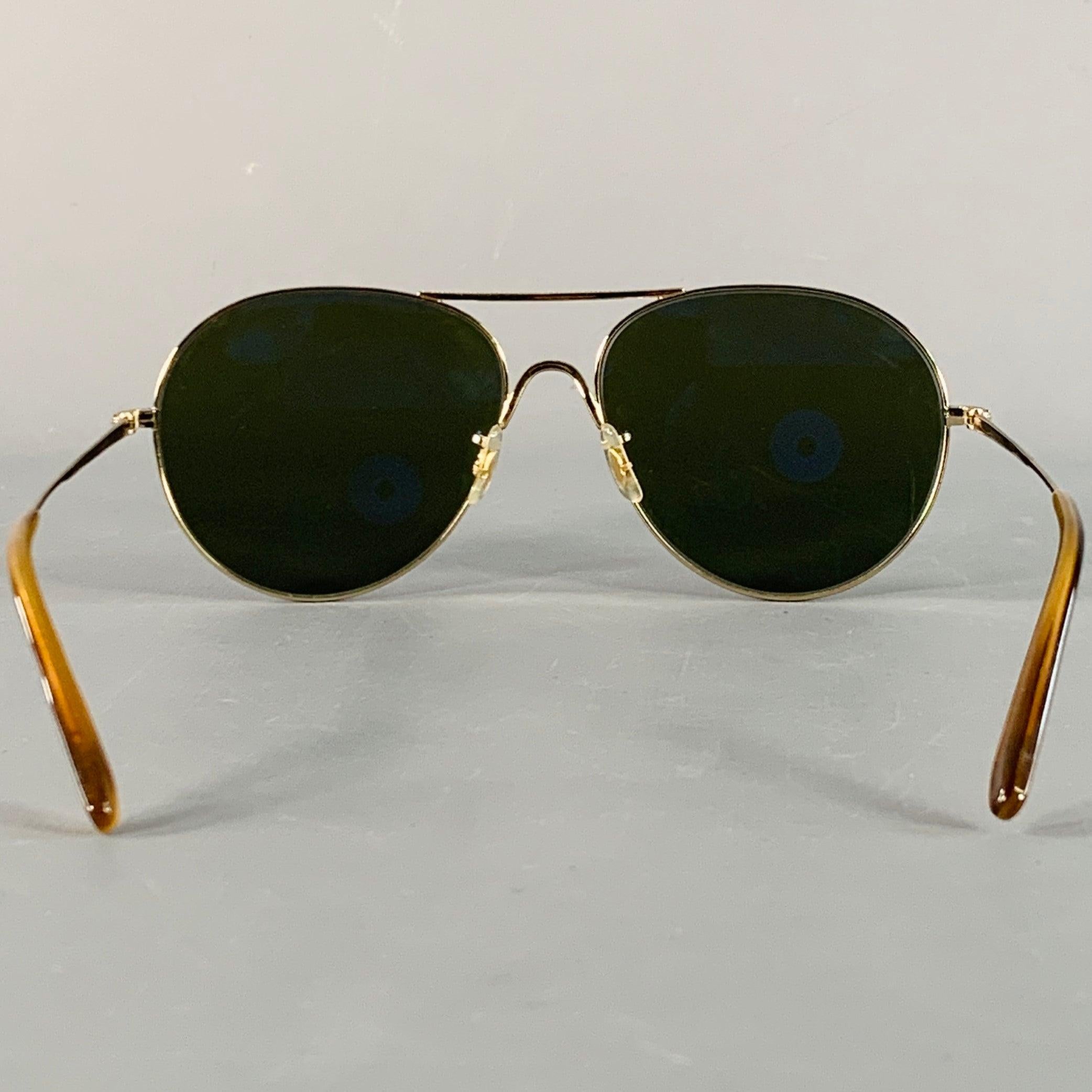 Oliver Peoples Rockmore - Occhiali da sole Aviator in metallo con incisione in oro In condizioni ottime in vendita a San Francisco, CA