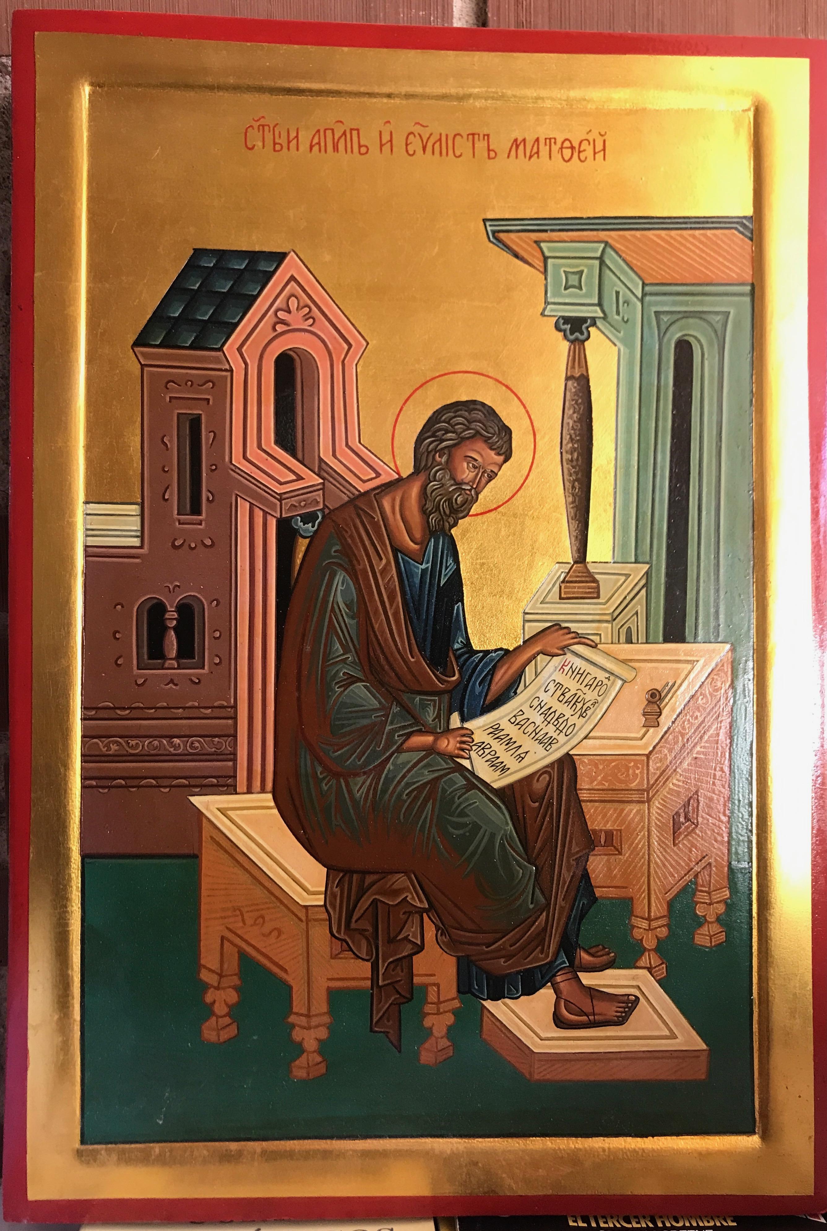 L'évangéliste Matthieu d'après une icône russe. École de Moscou, 15e siècle.
Détrempe à l'œuf, feuille d'or et gesso, sur une planche de bois.
Dimensions : (H) 52 x (L) 36 x (P) 3 cm.

Saint Matthieu, l'évangéliste, est représenté à son propre