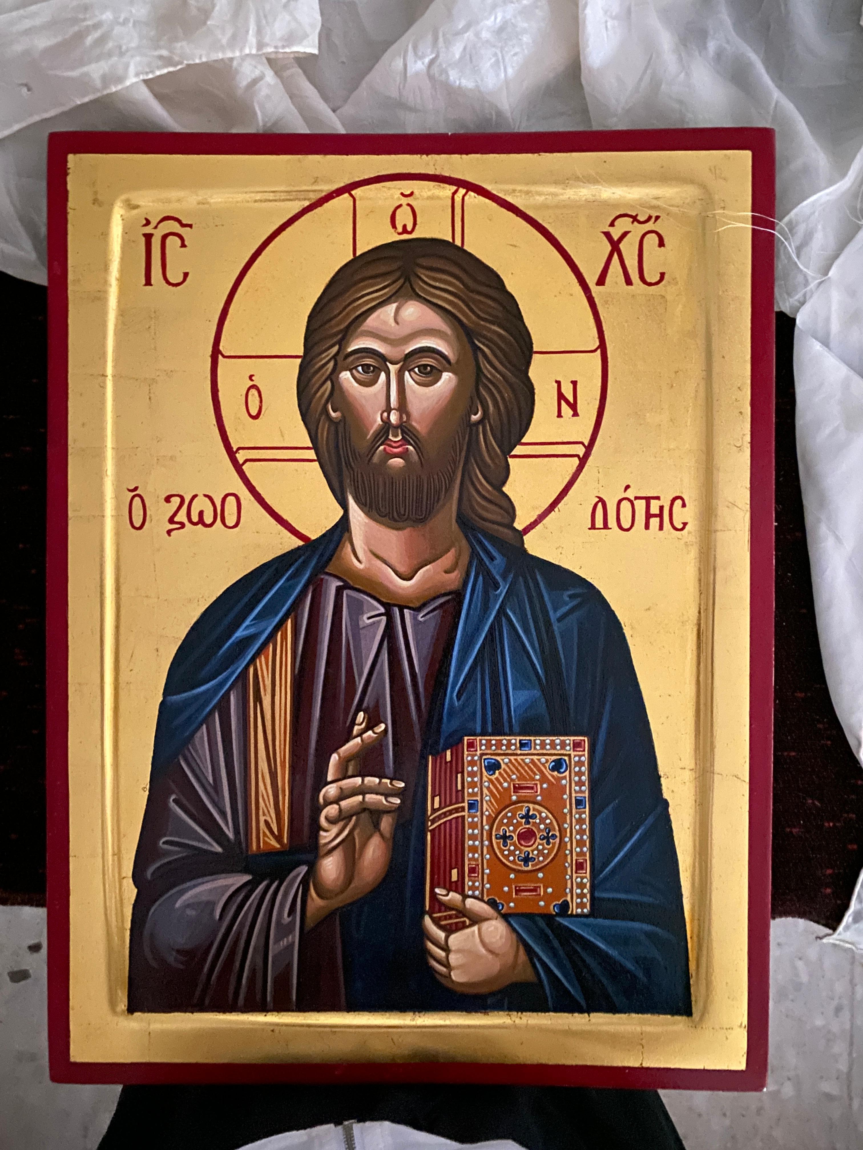 Christ Pantocrator (Closed Book) – Byzantine Icon, Egg Tempera & 24K Gold

Artist: Oliver Samsinger.
Technique: Egg tempera on gesso and wood, with 24‑karat gold leaf.
Dimensions: 43.3 × 32.5 × 3.5 cm.

Description of the Work
This Byzantine icon