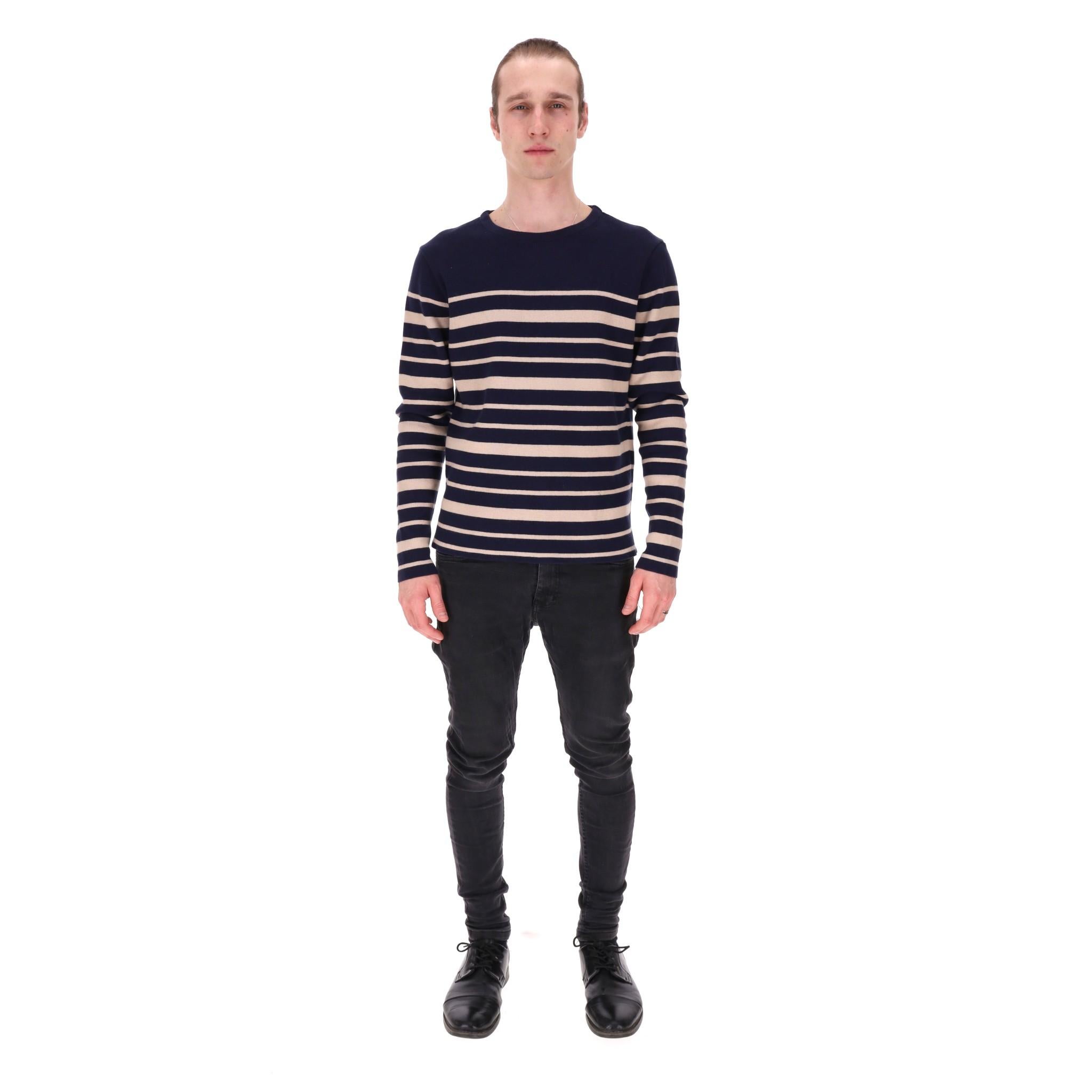 Pull rayé Oliver Spencer en coton et laine mélangées

Pull à rayures bleu marine et beige en coton et laine mélangés.

Elle présente une encolure ronde, des manches longues et une silhouette ajustée.

Rrp Approx. £230

Taille - S

État - Très