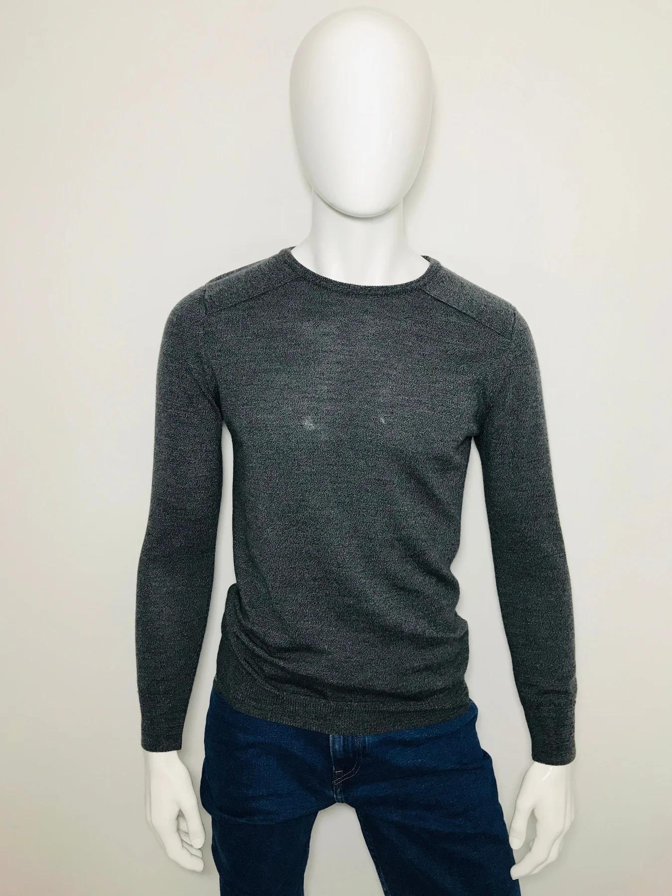 Oliver Spencer Sweater

Dark grey jumper with crew neckline, slim fit.

Additional information:
Size – S
Composition - Merino Wool 
Condition – Very Good